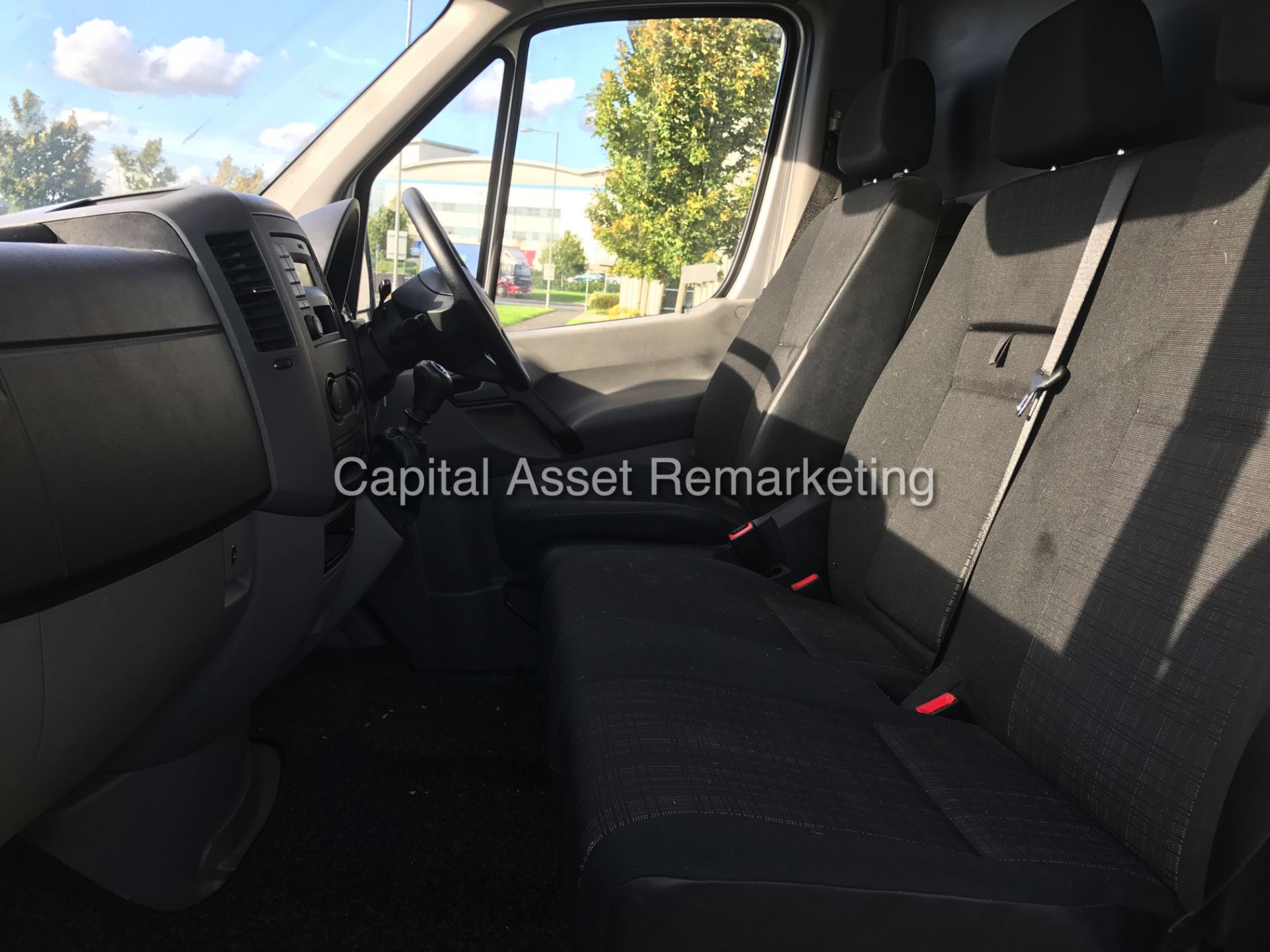 (ON SALE) MERCEDES SPRINTER 313CDI "130BHP / 6 SPEED" LWB / HI TOP (2014 MODEL) 1 OWNER - LOW MILES - Image 13 of 17