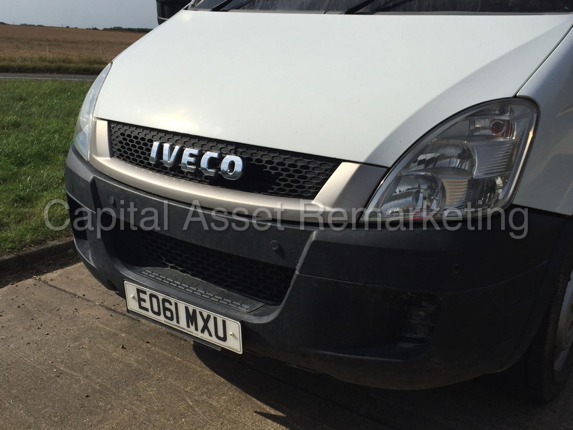 IVECO DAILY 35S11 'FRIDGE / BOX VAN' (2012 MODEL) '2.3 DIESEL - 6 SPEED' **OVER-NIGHT STANDBY** - Image 9 of 20