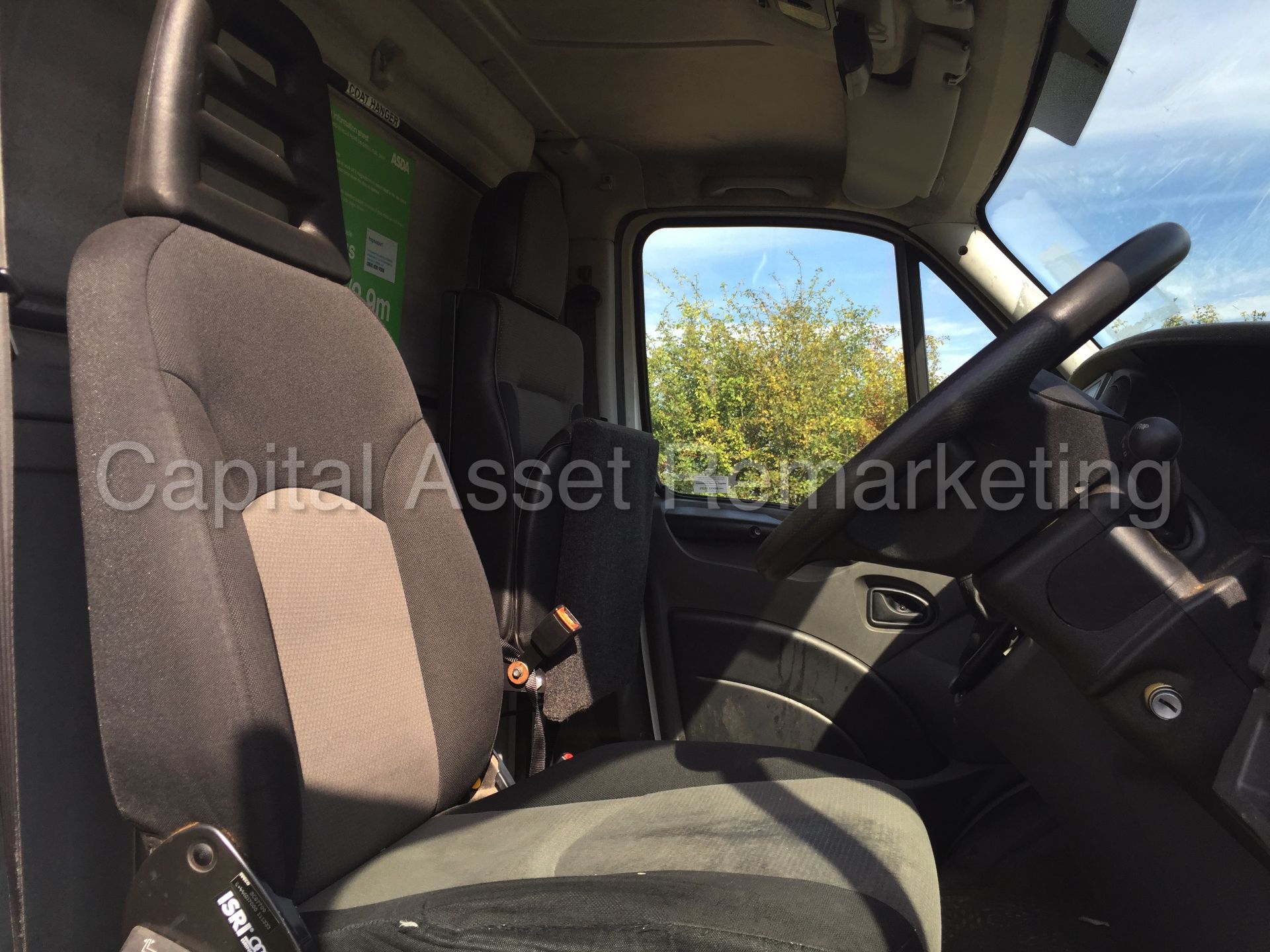 IVECO DAILY 35S11 'FRIDGE / BOX VAN' (2012 MODEL) '2.3 DIESEL - 6 SPEED' **OVER-NIGHT STANDBY** - Image 17 of 20