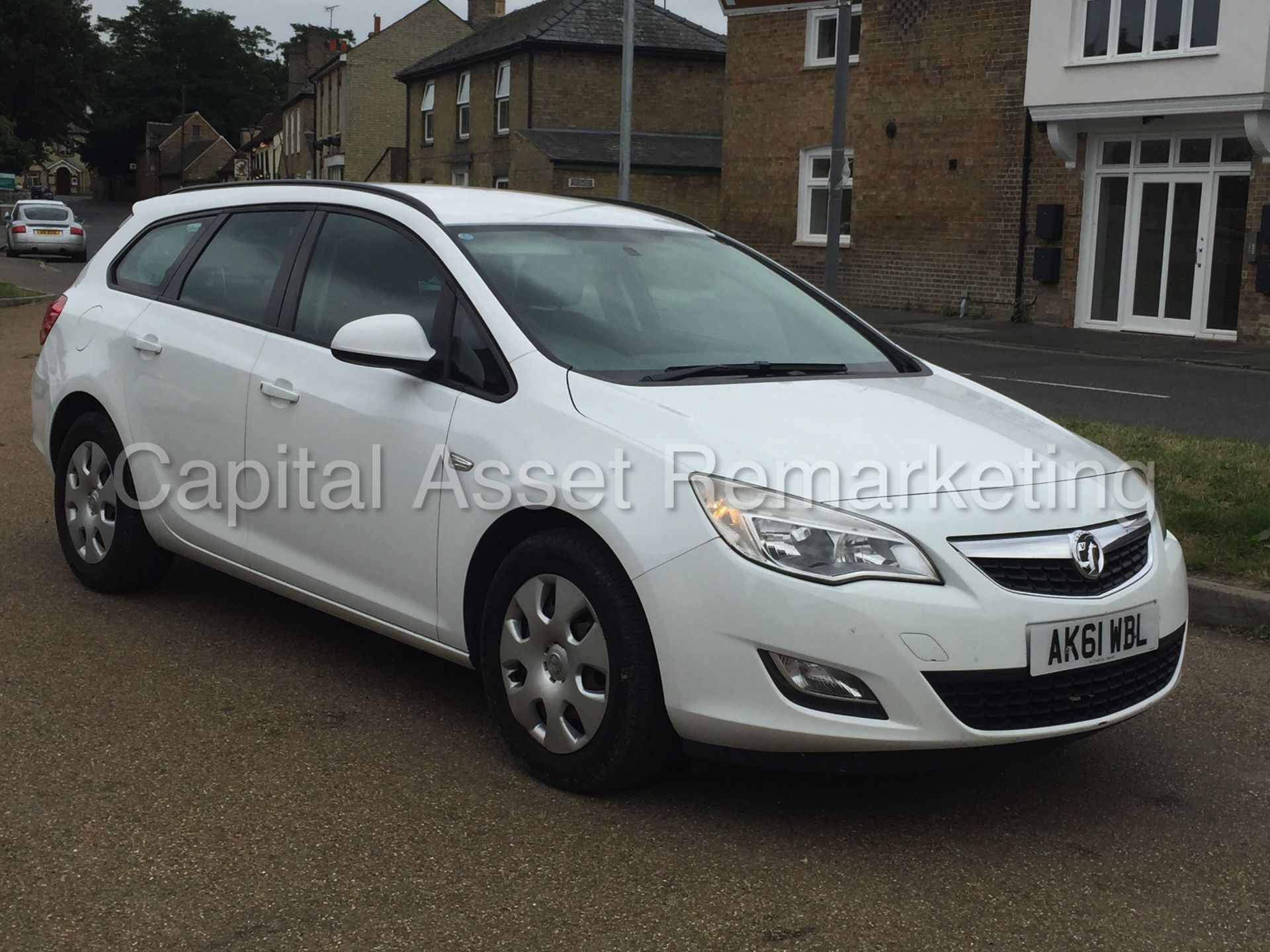 VAUXHALL ASTRA 'EXCLUSIVE' (2012 MODEL) '1.7 CDTI - ECOFLEX - 6 SPEED' *AIR CON* NO VAT - Image 2 of 24