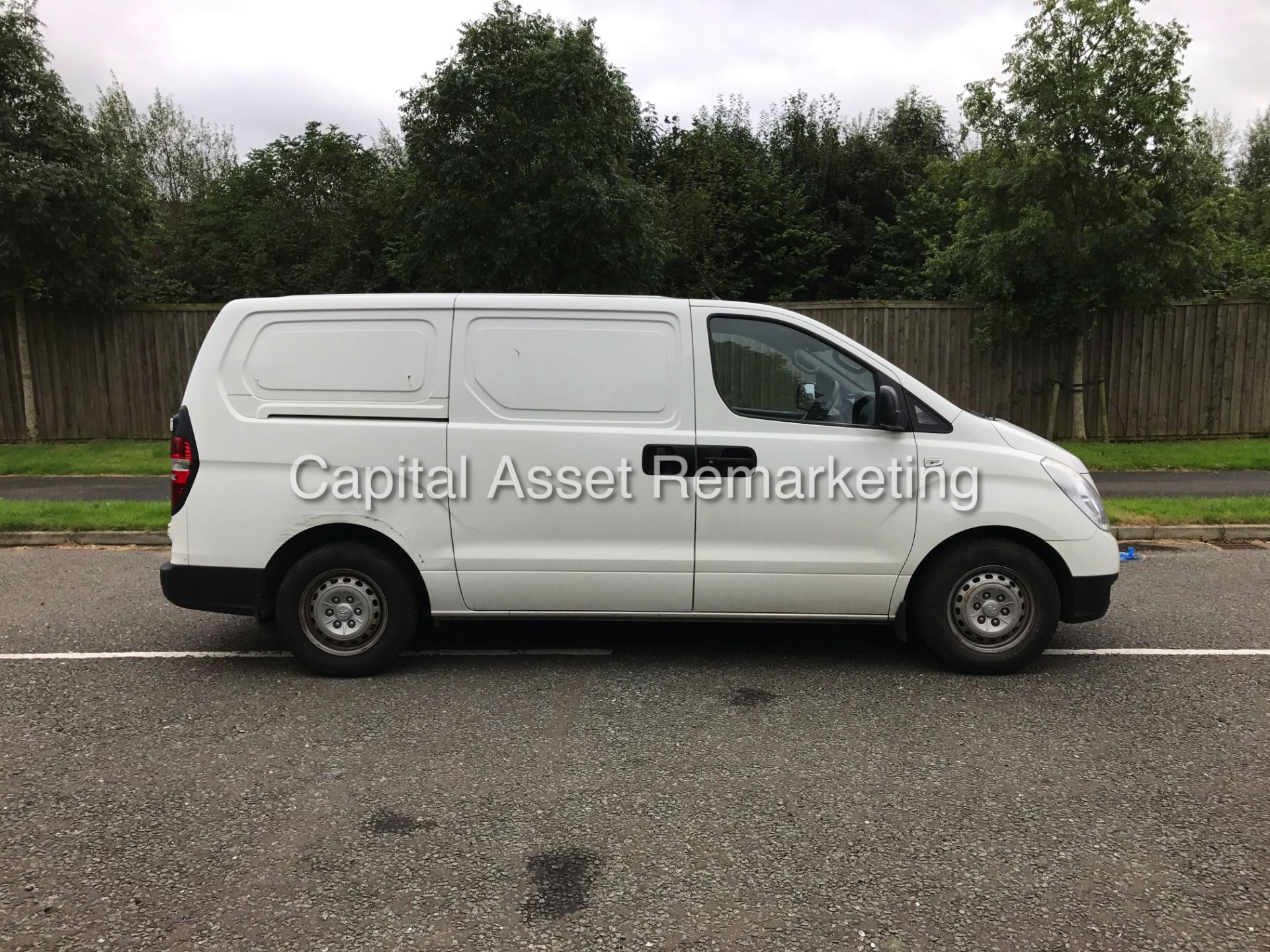 (On Sale) HYUNDAI ILOAD 2.5D (2010 MODEL) NEW SHAPE - LOW MILES - AIR CON - ELEC PACK - NO VAT! - Image 8 of 17