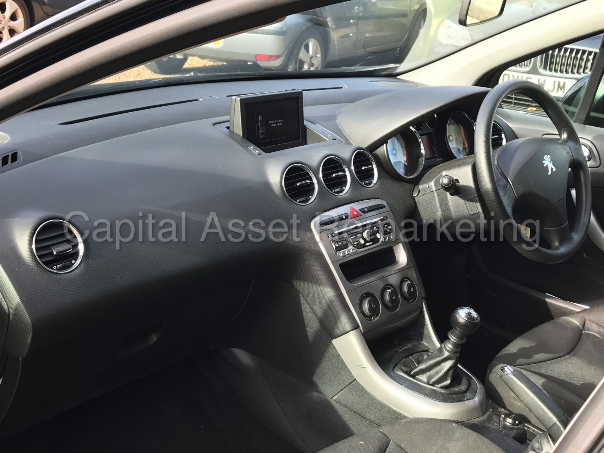 PEUGEOT 308 'SR' (2013 MODEL) '1.6 HDI - 6 SPEED - AIR CON - SAT NAV' (1 OWNER - FULL HISTORY) - Image 16 of 24