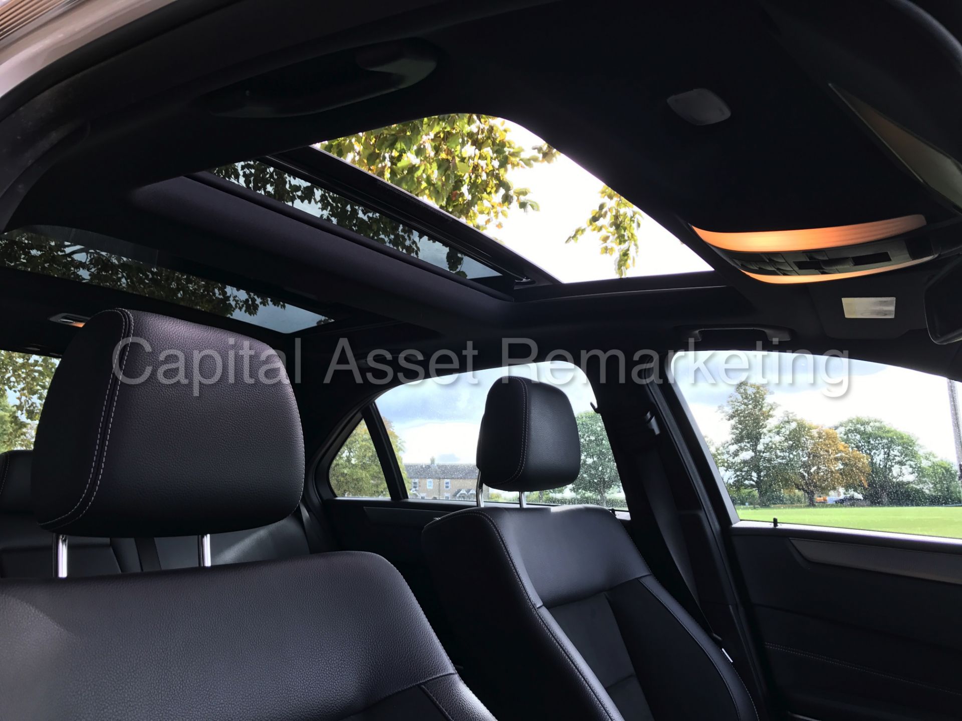 MERCEDES-BENZ E220 'AMG SPORT' (2015 MODEL) 'SALOON - AUTO - PAN ROOF - SAT NAV - LEATHER' *LOOK* - Image 32 of 33