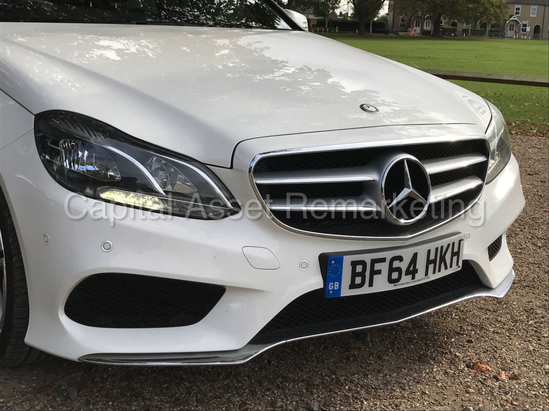 MERCEDES-BENZ E220 'AMG SPORT' (2015 MODEL) 'SALOON - AUTO - PAN ROOF - SAT NAV - LEATHER' *LOOK* - Image 13 of 33