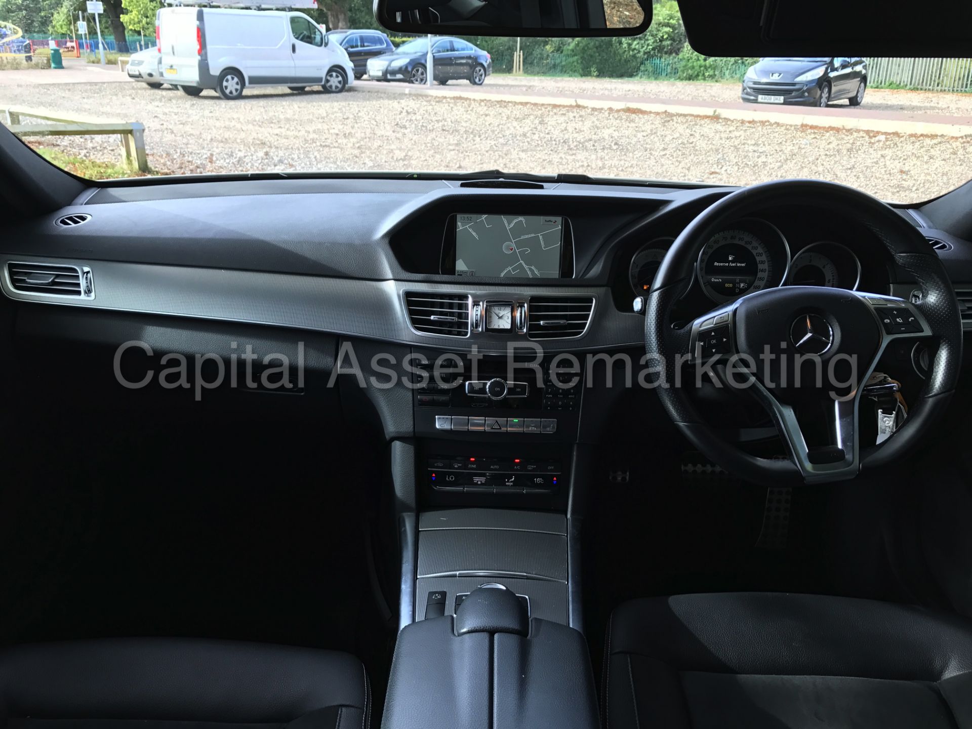 MERCEDES-BENZ E220 'AMG SPORT' (2015 MODEL) 'SALOON - AUTO - PAN ROOF - SAT NAV - LEATHER' *LOOK* - Image 25 of 33