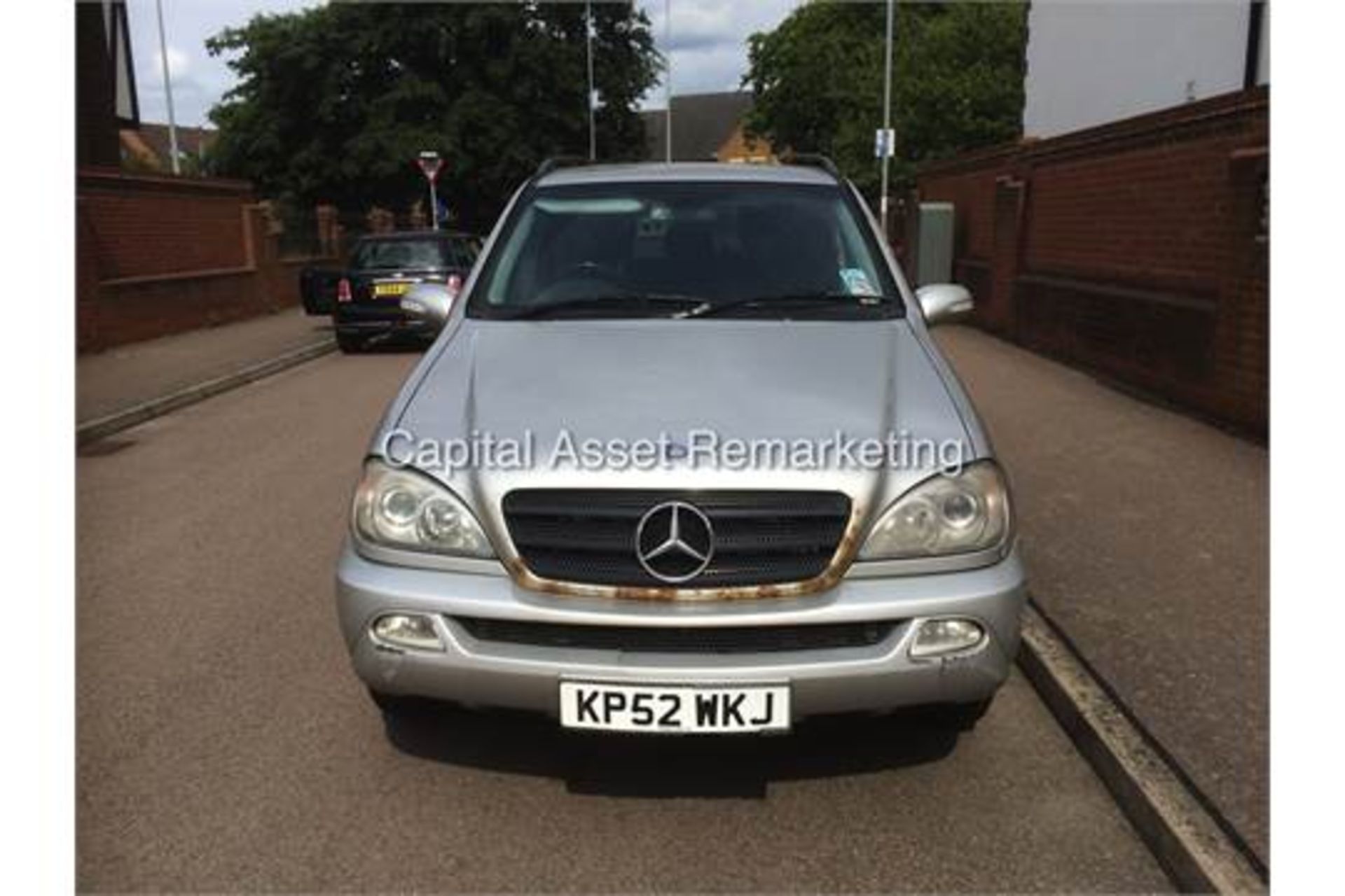 (On Sale) MERCEDES ML 320 (2003 MODEL) **7 SEATER MODEL** 'AUTO - LEATHER - TOP SPEC' (NO VAT) - Image 2 of 13
