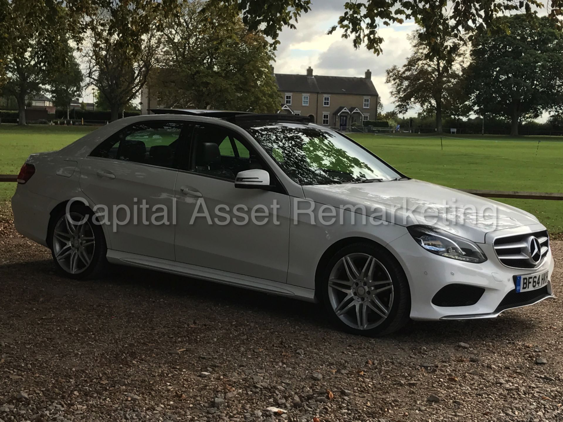 MERCEDES-BENZ E220 'AMG SPORT' (2015 MODEL) 'SALOON - AUTO - PAN ROOF - SAT NAV - LEATHER' *LOOK* - Image 12 of 33