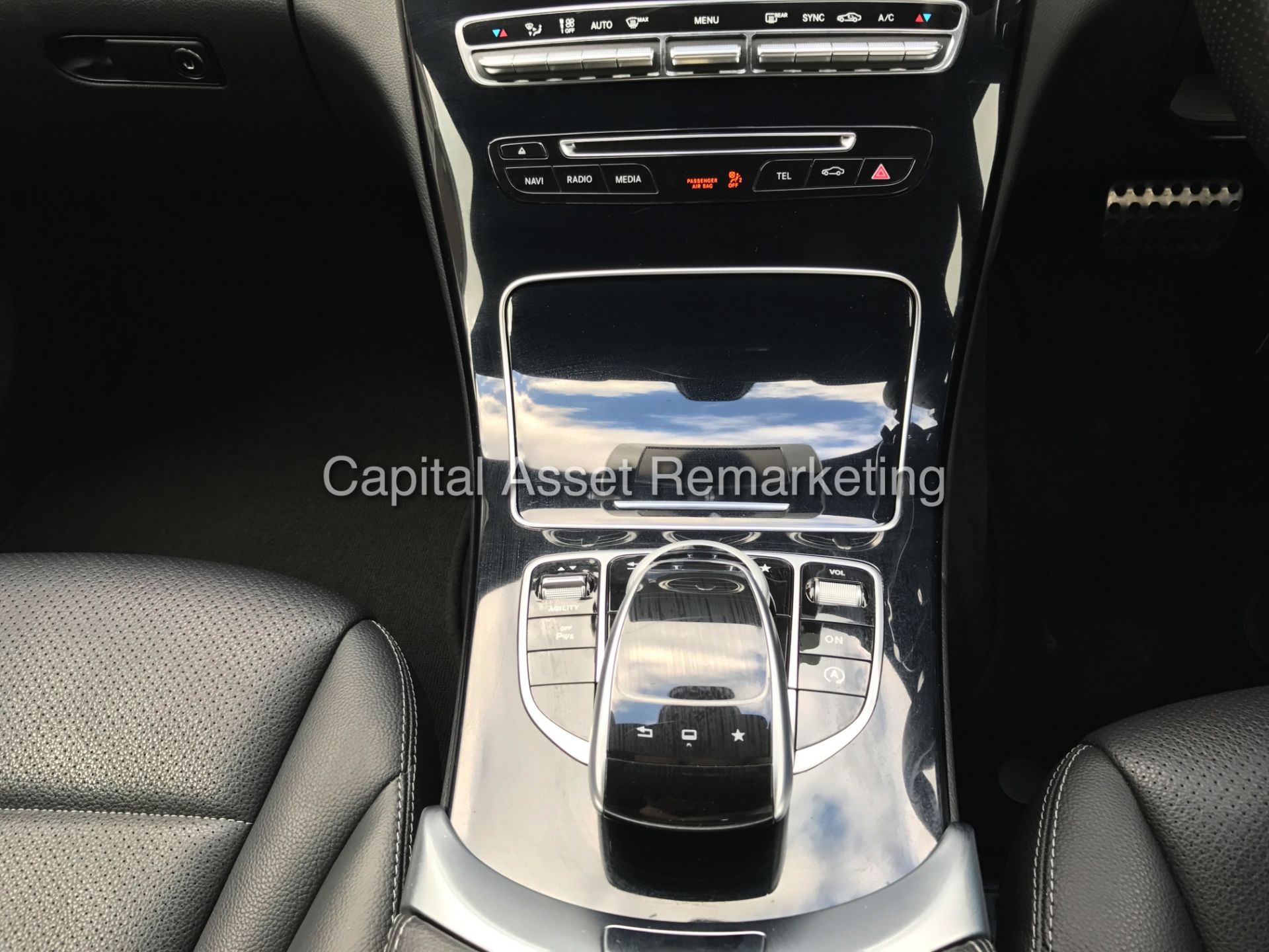 MERCEDES C220CDI 7G AUTO "AMG LINE" SPORT - (2015 MODEL) - 1 OWNER - LEATHER - SAT NAV -MASSIVE SPEC - Image 25 of 29