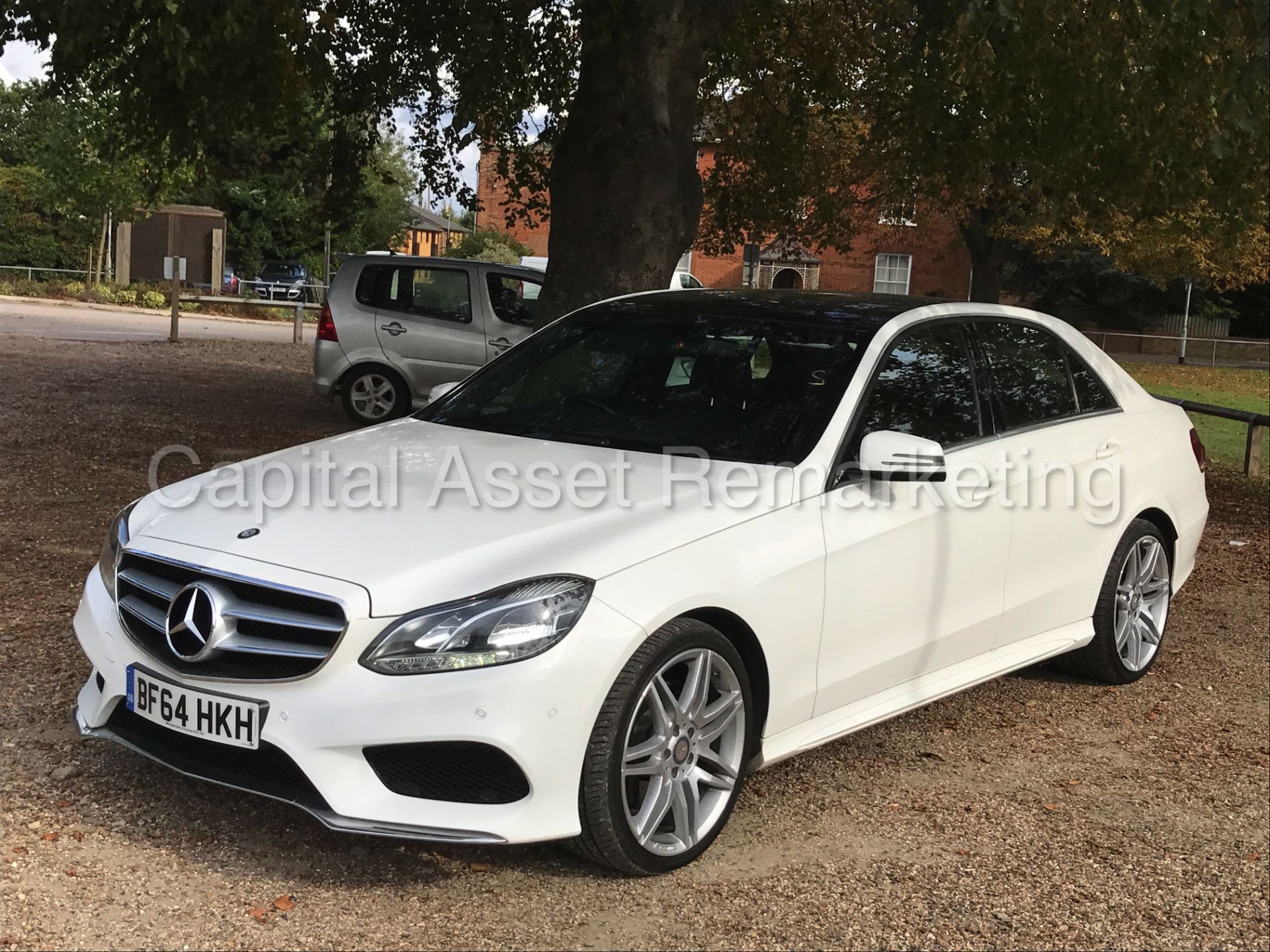 MERCEDES-BENZ E220 'AMG SPORT' (2015 MODEL) 'SALOON - AUTO - PAN ROOF - SAT NAV - LEATHER' *LOOK* - Image 5 of 33