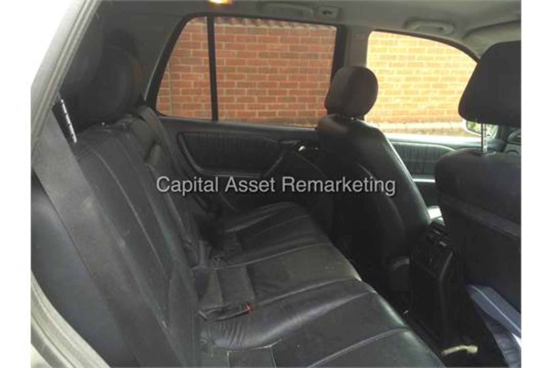 (On Sale) MERCEDES ML 320 (2003 MODEL) **7 SEATER MODEL** 'AUTO - LEATHER - TOP SPEC' (NO VAT) - Image 10 of 13