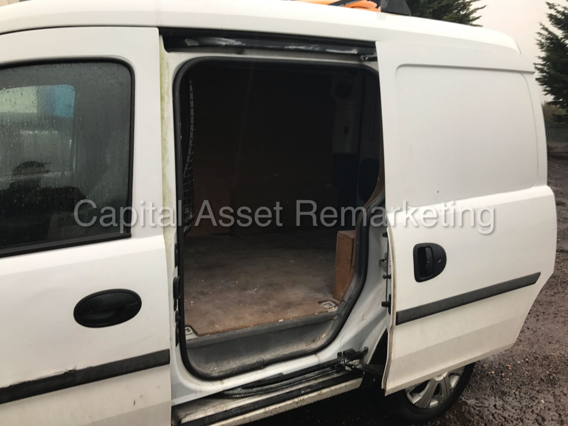 (On Sale) VAUXHALL COMBO 1700 (2004 - 04 REG) '1.7 DI - 5 SPEED' **LONG MOT** (NO VAT - SAVE 20%) - Image 13 of 17