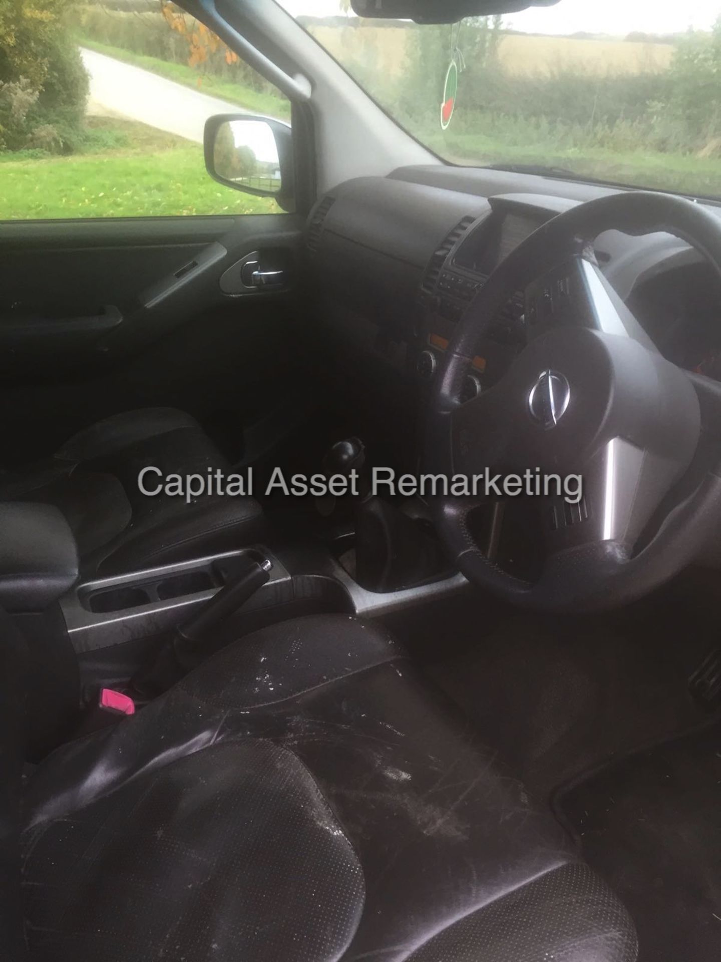 (On Sale)NISSAN NAVARA 2.5DCI "AVENTURA" D/CAB - LOW MILES - BLACK EDITION -SATNAV - LEATHER - Image 6 of 10