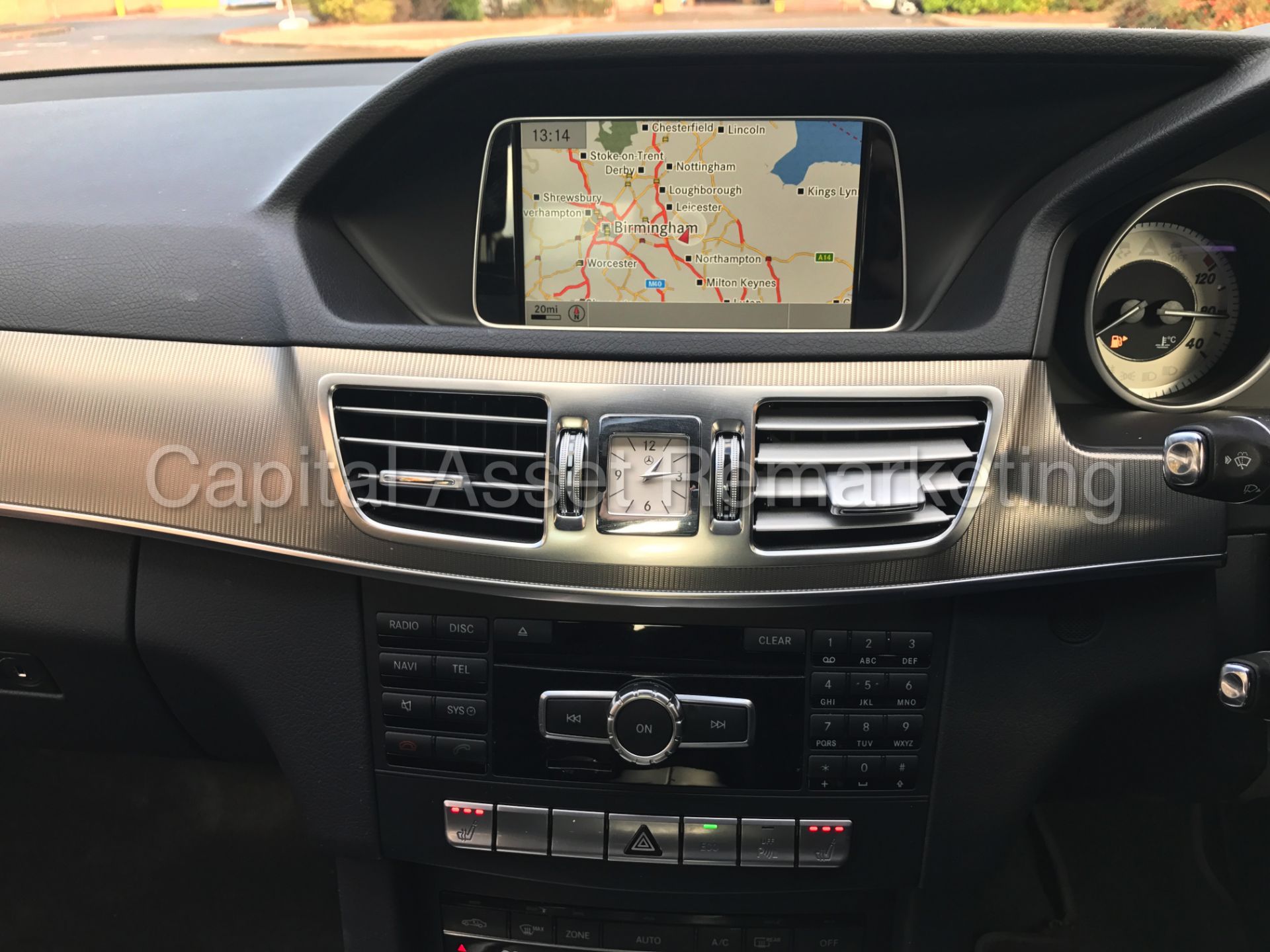MERCEDES-BENZ E220 CDI 'AMG SPORT' (2014) 'SALOON - 7-G AUTO TIP-TRONIC - SAT NAV - LEATHER' *LOOK* - Image 24 of 26