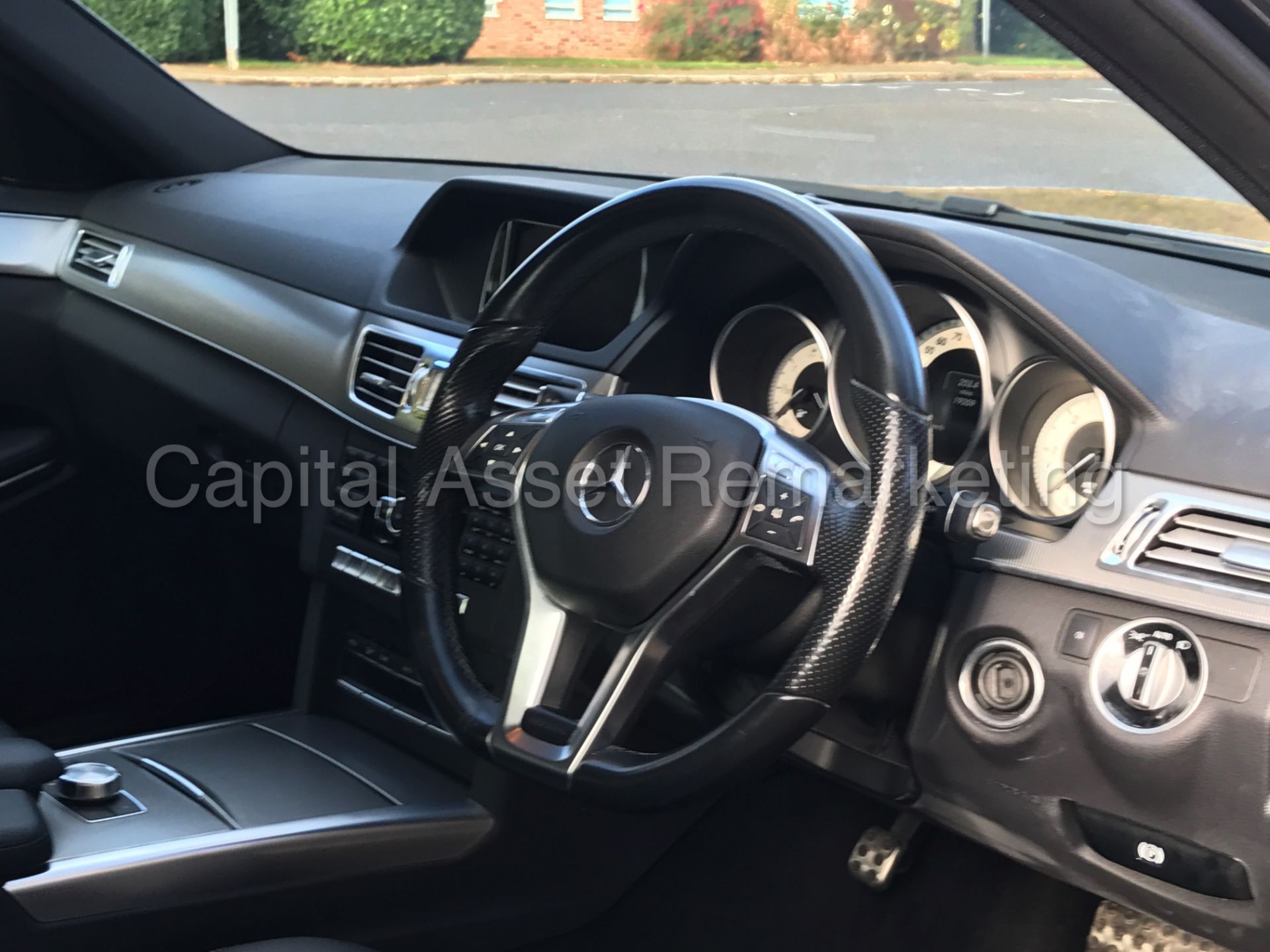 MERCEDES-BENZ E220 CDI 'AMG SPORT' (2014) 'SALOON - 7-G AUTO TIP-TRONIC - SAT NAV - LEATHER' *LOOK* - Image 13 of 26