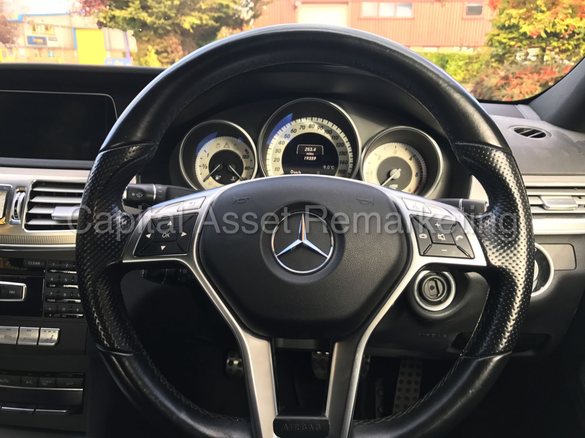 MERCEDES-BENZ E220 CDI 'AMG SPORT' (2014) 'SALOON - 7-G AUTO TIP-TRONIC - SAT NAV - LEATHER' *LOOK* - Image 22 of 26