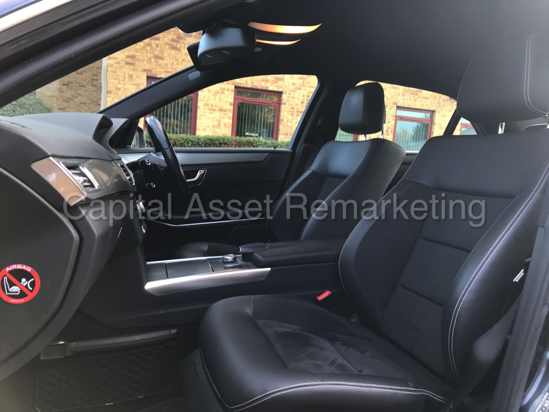 MERCEDES-BENZ E220 CDI 'AMG SPORT' (2014) 'SALOON - 7-G AUTO TIP-TRONIC - SAT NAV - LEATHER' *LOOK* - Image 20 of 26