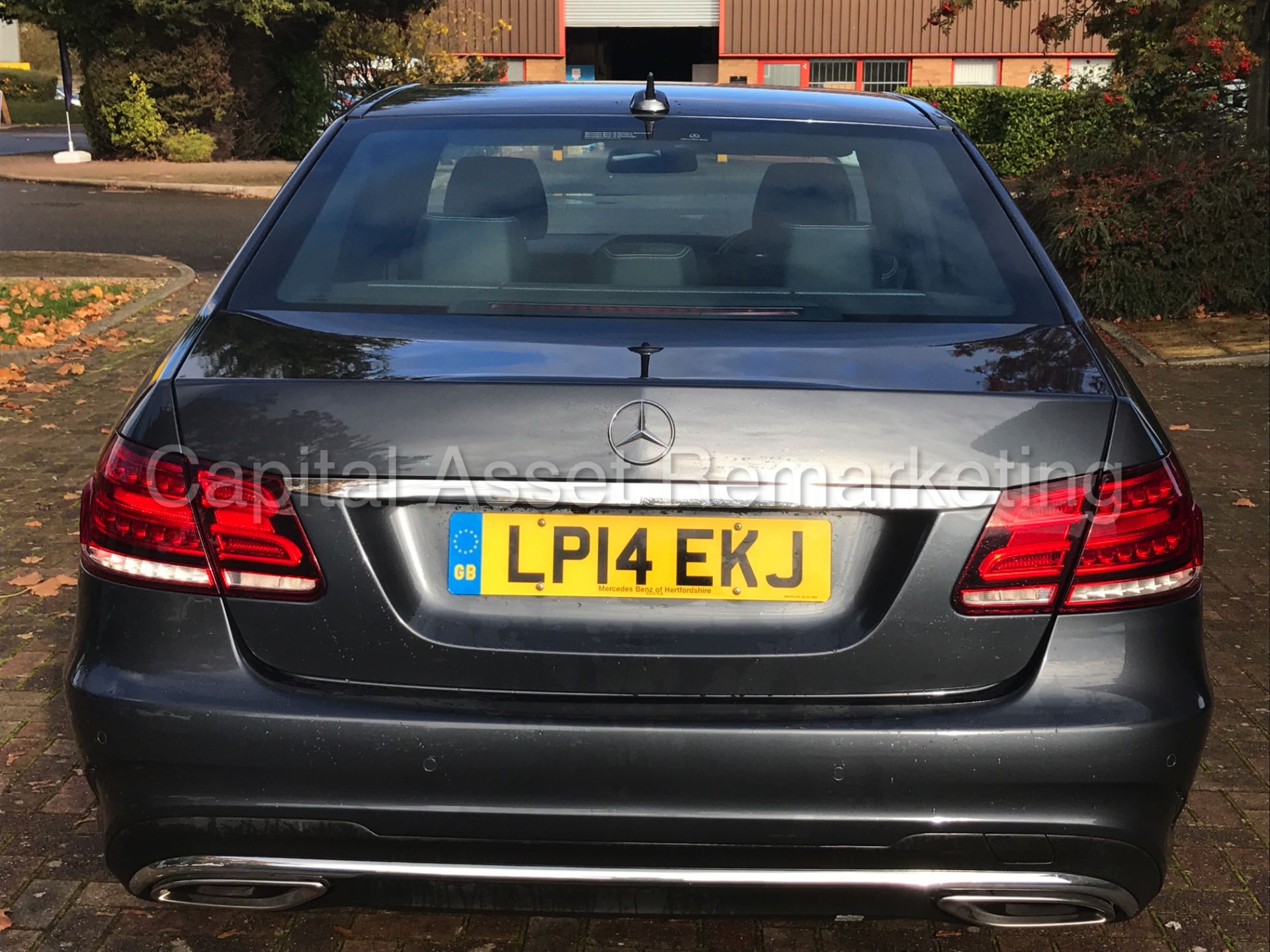 MERCEDES-BENZ E220 CDI 'AMG SPORT' (2014) 'SALOON - 7-G AUTO TIP-TRONIC - SAT NAV - LEATHER' *LOOK* - Image 6 of 26