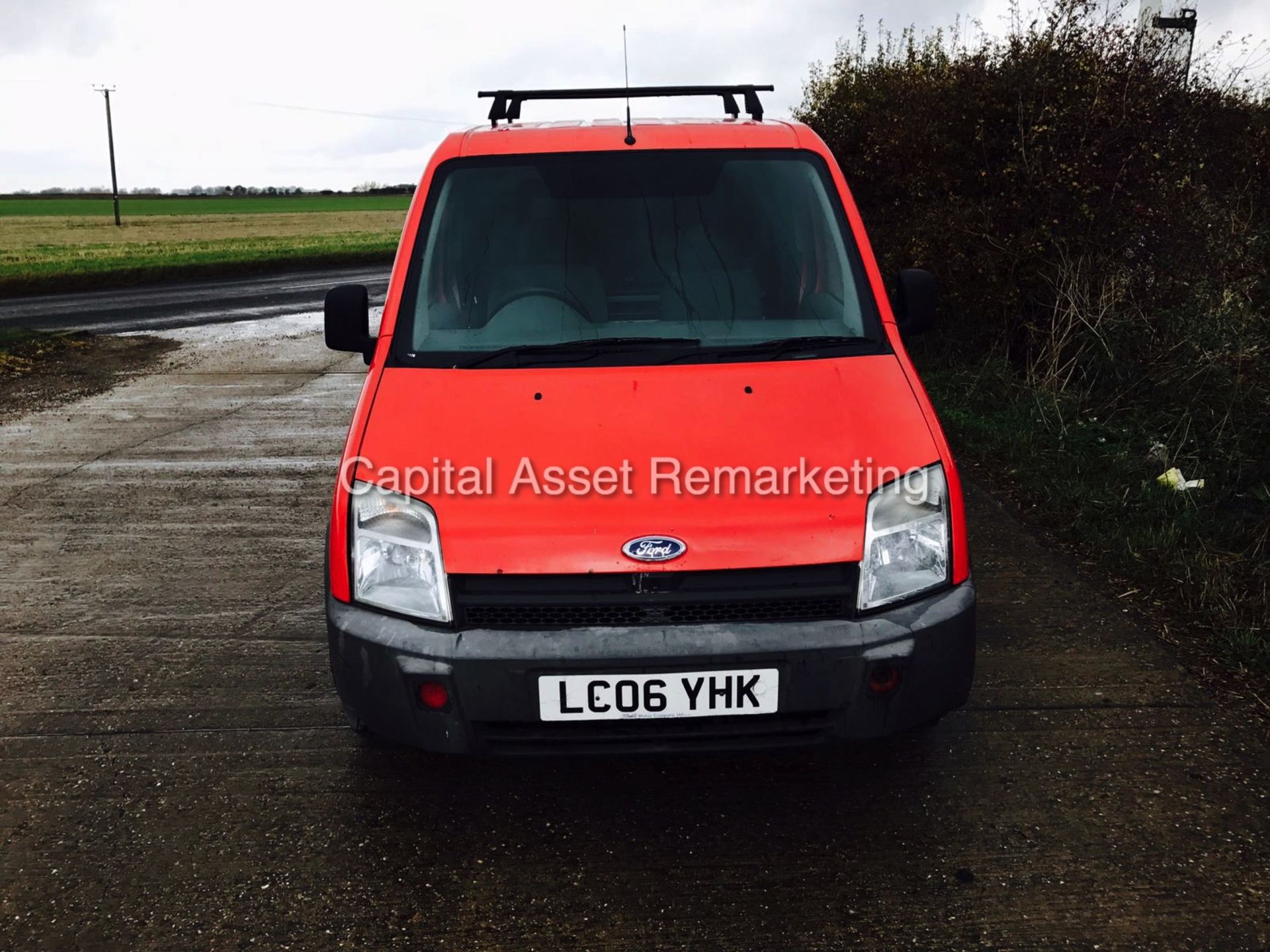 (ON SALE)FORD TRANSIT CONNECT 1.8 TURBO DIESEL - 06 REG - 1 PREVIOUS OWNER - SIDE DOOR - NO VAT!!!! - Image 2 of 10