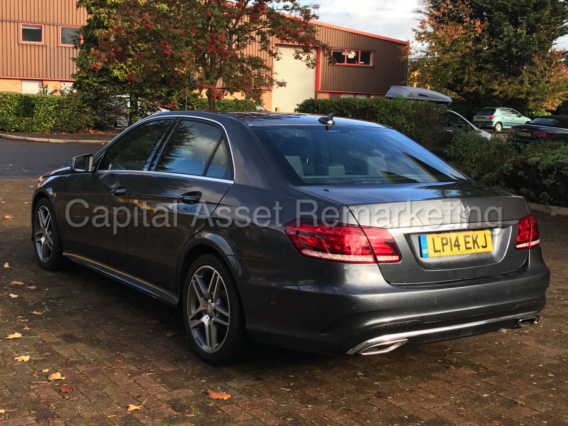 MERCEDES-BENZ E220 CDI 'AMG SPORT' (2014) 'SALOON - 7-G AUTO TIP-TRONIC - SAT NAV - LEATHER' *LOOK* - Image 5 of 26