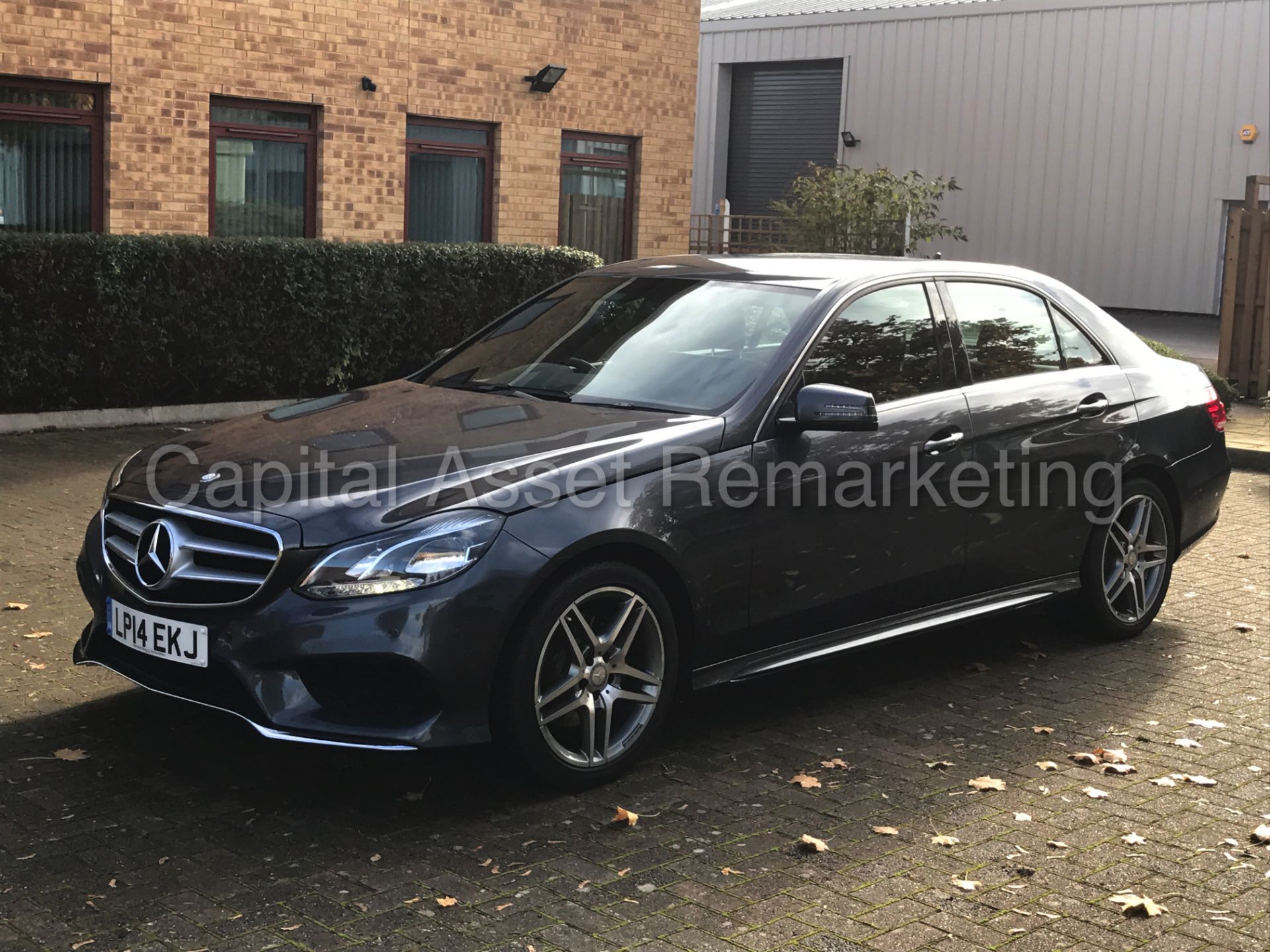 MERCEDES-BENZ E220 CDI 'AMG SPORT' (2014) 'SALOON - 7-G AUTO TIP-TRONIC - SAT NAV - LEATHER' *LOOK* - Image 3 of 26