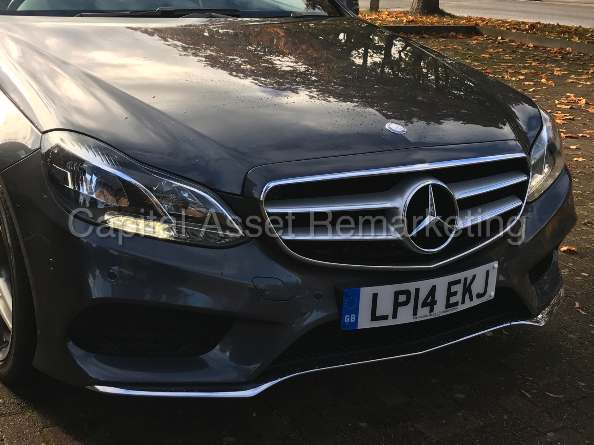 MERCEDES-BENZ E220 CDI 'AMG SPORT' (2014) 'SALOON - 7-G AUTO TIP-TRONIC - SAT NAV - LEATHER' *LOOK* - Image 9 of 26