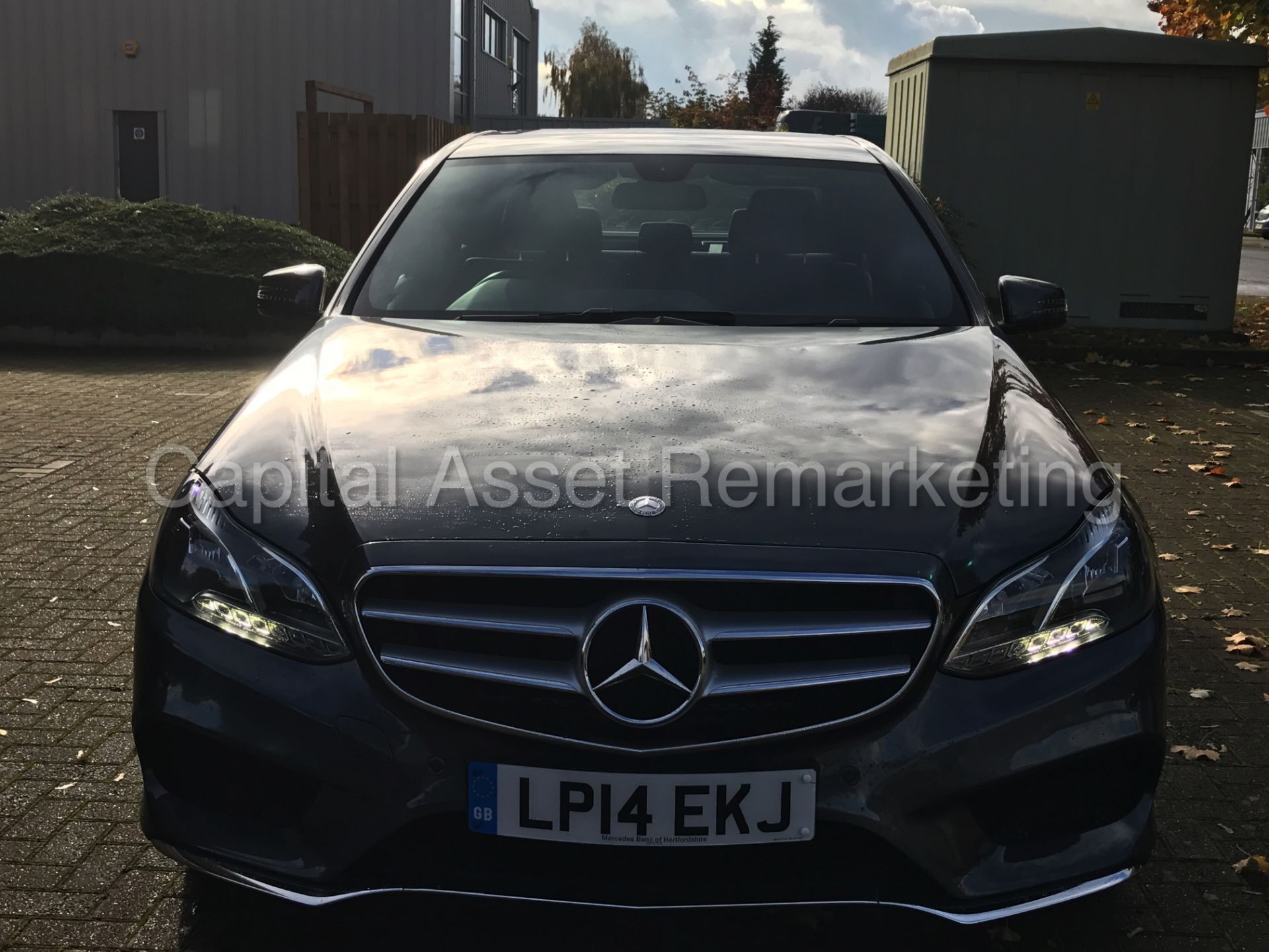 MERCEDES-BENZ E220 CDI 'AMG SPORT' (2014) 'SALOON - 7-G AUTO TIP-TRONIC - SAT NAV - LEATHER' *LOOK* - Image 2 of 26