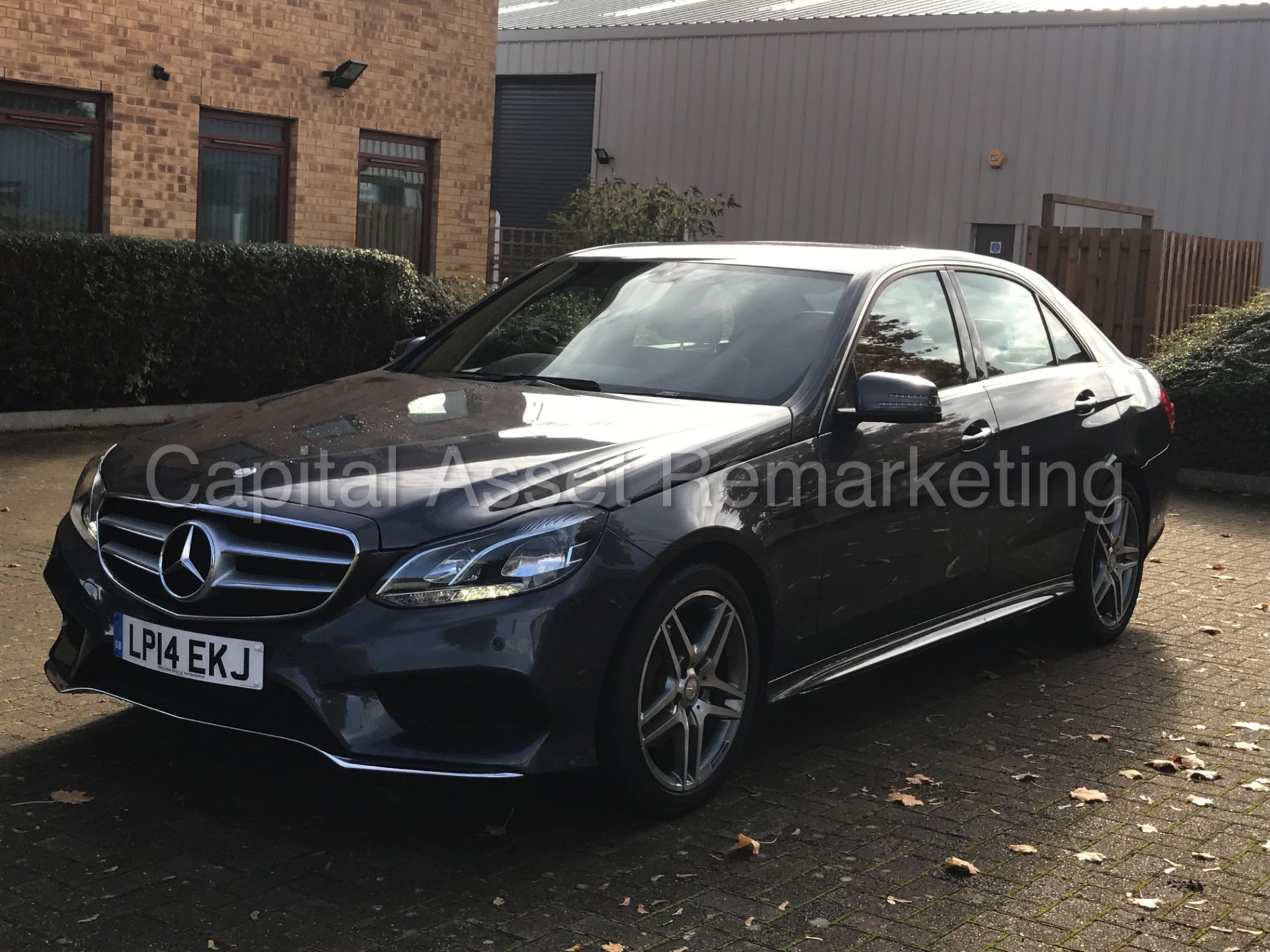 MERCEDES-BENZ E220 CDI 'AMG SPORT' (2014) 'SALOON - 7-G AUTO TIP-TRONIC - SAT NAV - LEATHER' *LOOK* - Image 4 of 26