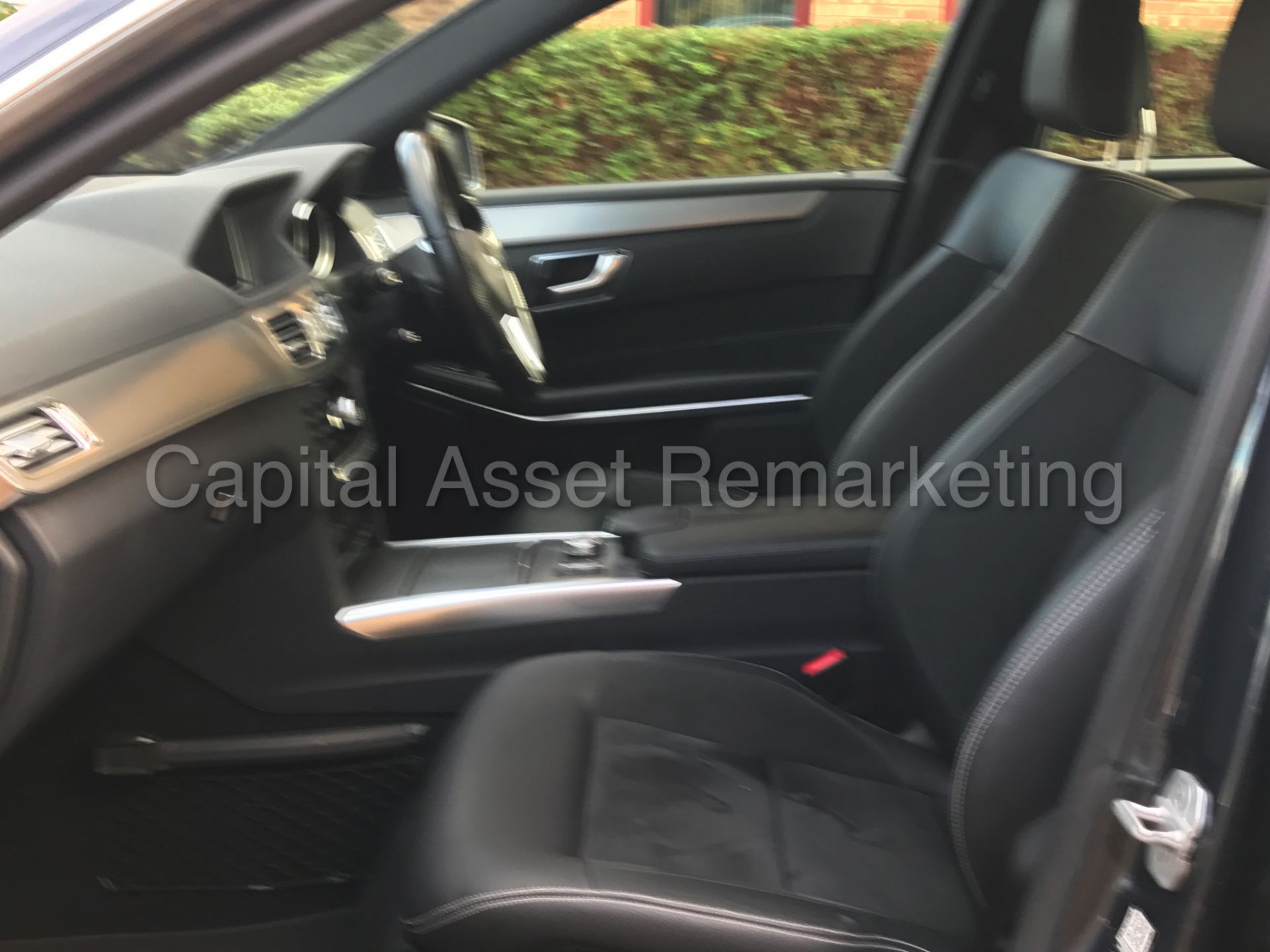 MERCEDES-BENZ E220 CDI 'AMG SPORT' (2014) 'SALOON - 7-G AUTO TIP-TRONIC - SAT NAV - LEATHER' *LOOK* - Image 19 of 26