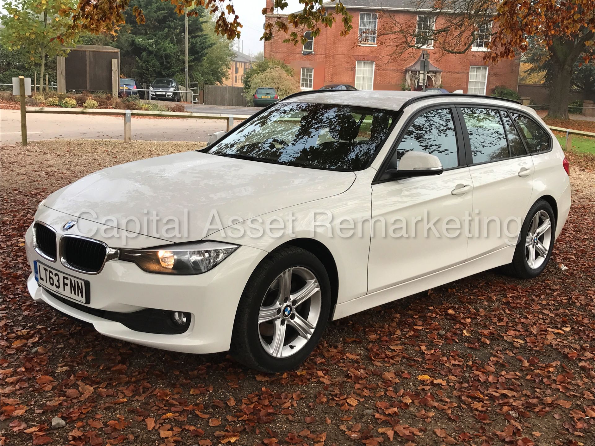 BMW 320d 'ESTATE / TOURING' (2014 MODEL) 8 SPEED AUTO - SAT NAV **FULLY LOADED** (1 OWNER FROM NEW) - Image 4 of 25