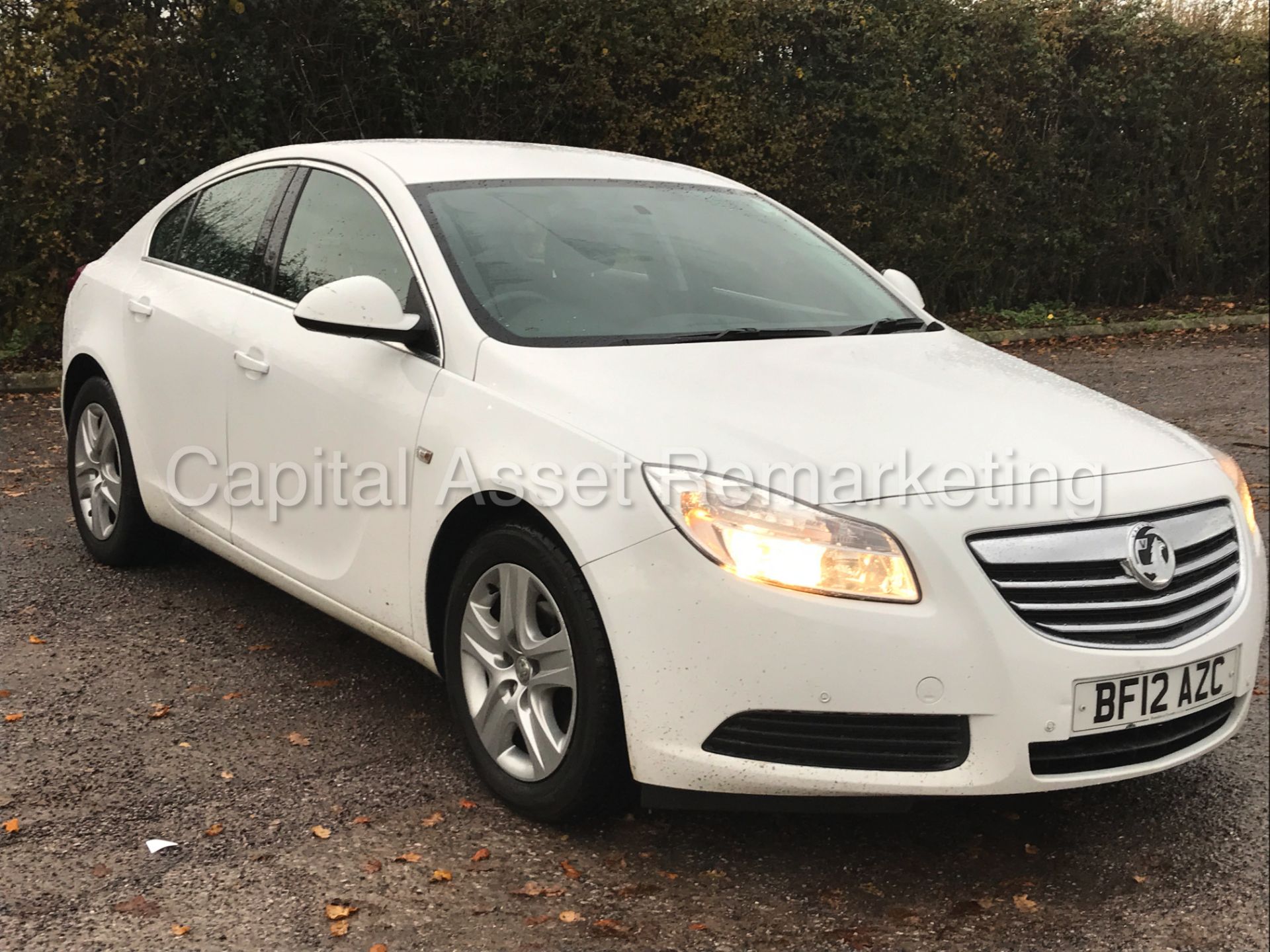 VAUXHALL INSIGNIA 'EXCLUSIVE' (2012) '2.0 CDTI - 6 SPEED - STOP/START - AIR CON' *1 FORMER KEEPER* - Image 4 of 26