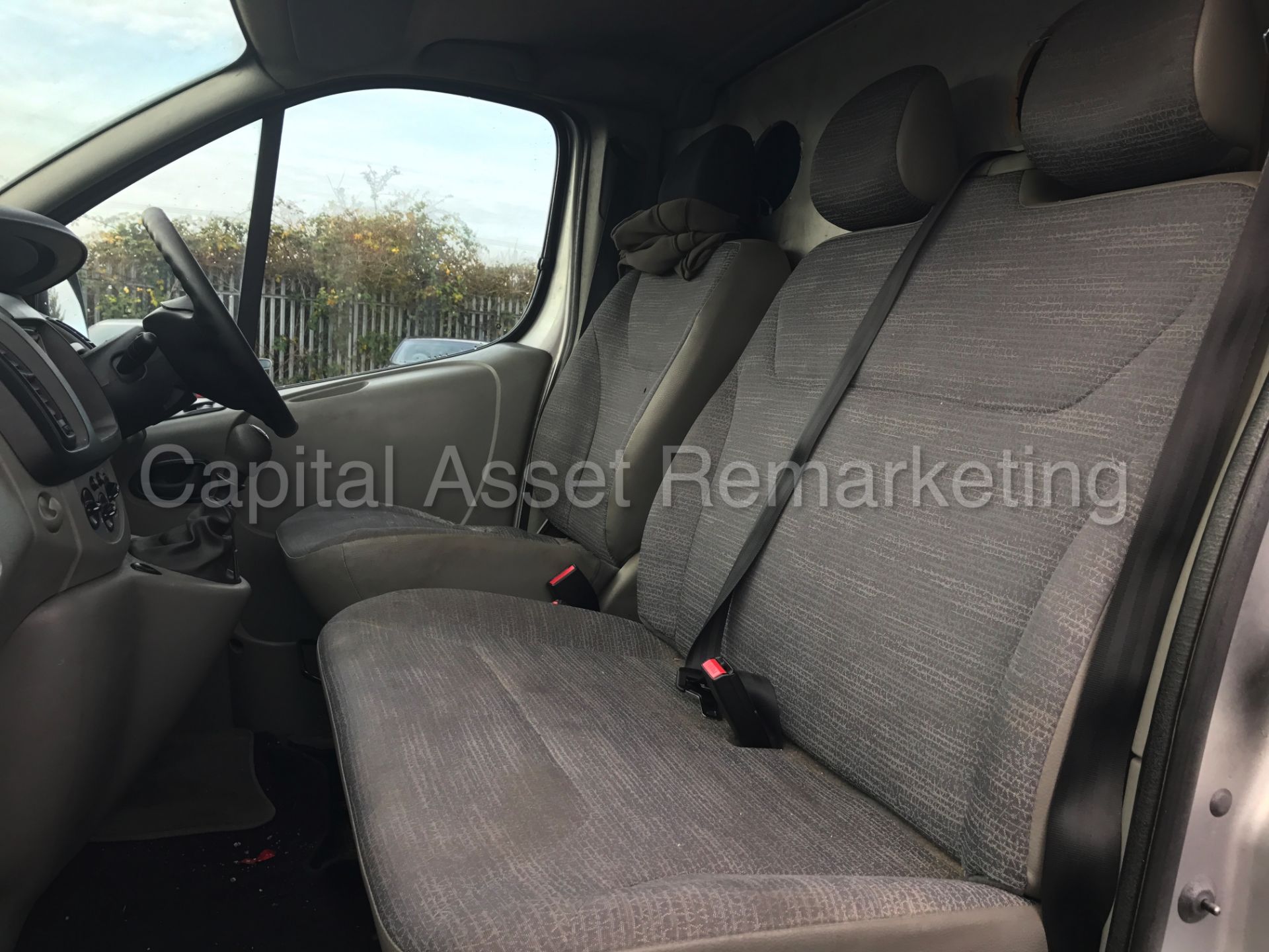 RENAULT TRAFIC LL29 DCI 115 (2010 MODEL) '2.0 DCI - 115 PS - 6 SPEED - LWB' **AIR CON** - Image 15 of 20