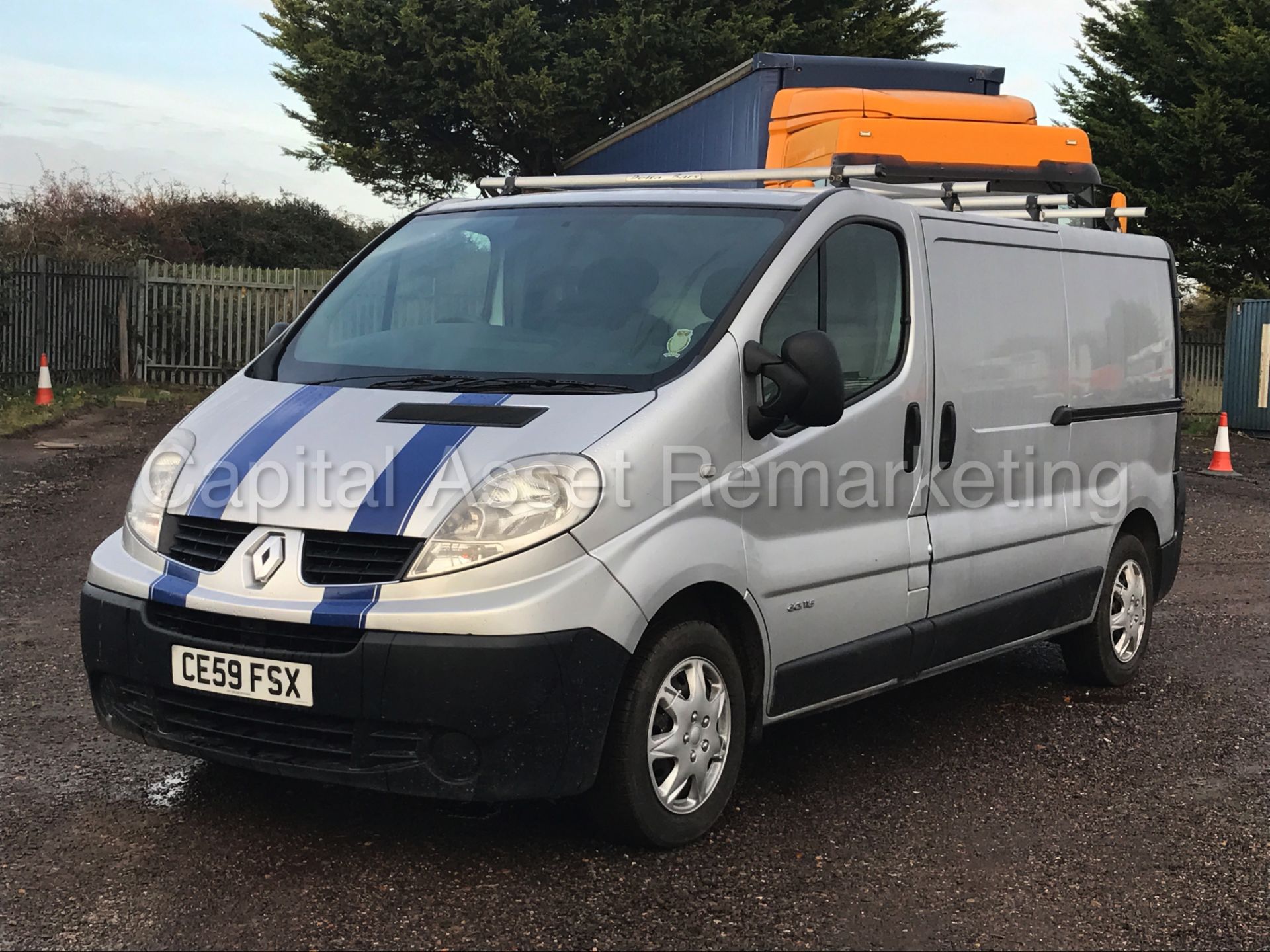 RENAULT TRAFIC LL29 DCI 115 (2010 MODEL) '2.0 DCI - 115 PS - 6 SPEED - LWB' **AIR CON** - Image 2 of 20