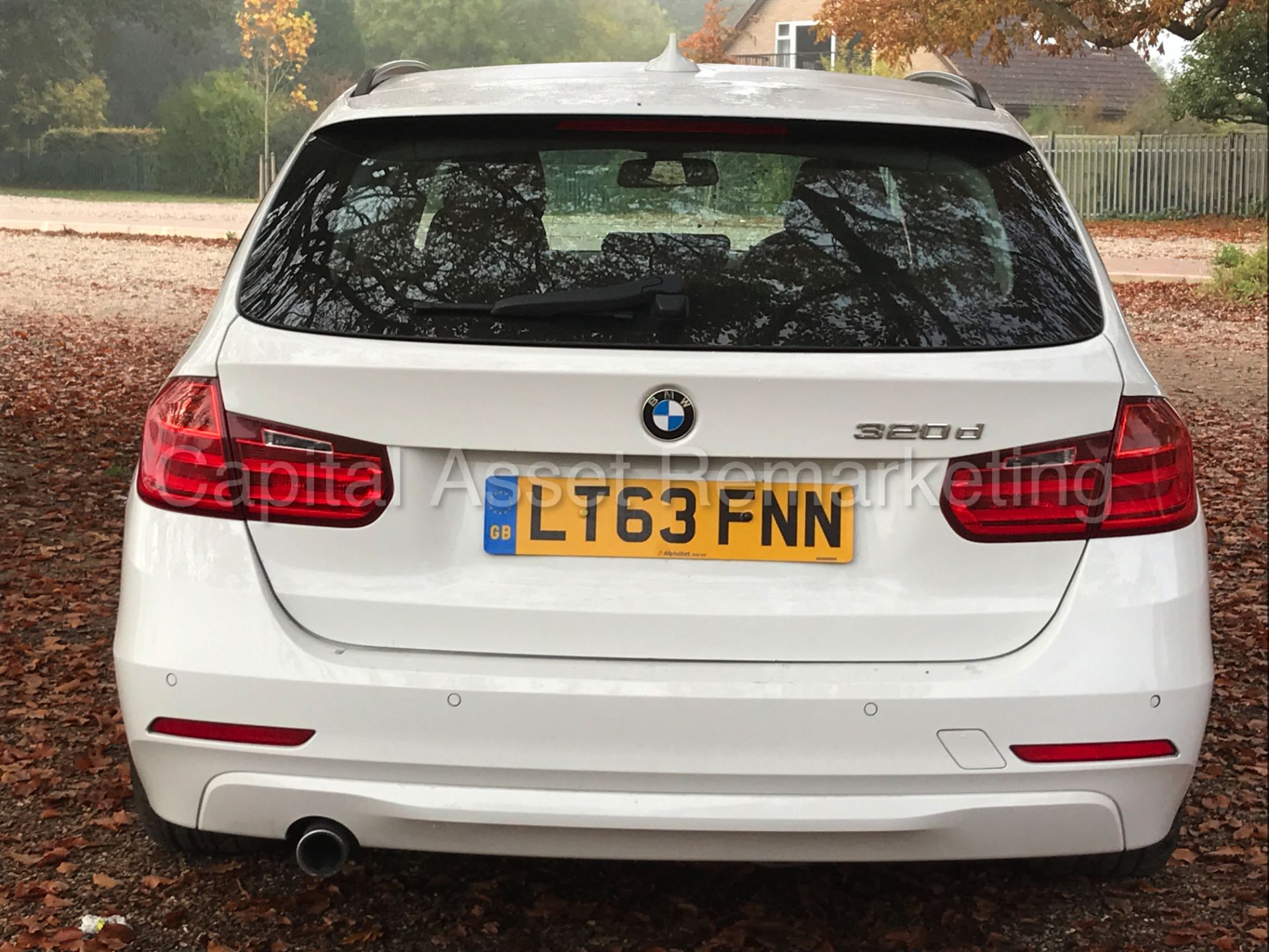 BMW 320d 'ESTATE / TOURING' (2014 MODEL) 8 SPEED AUTO - SAT NAV **FULLY LOADED** (1 OWNER FROM NEW) - Image 6 of 25