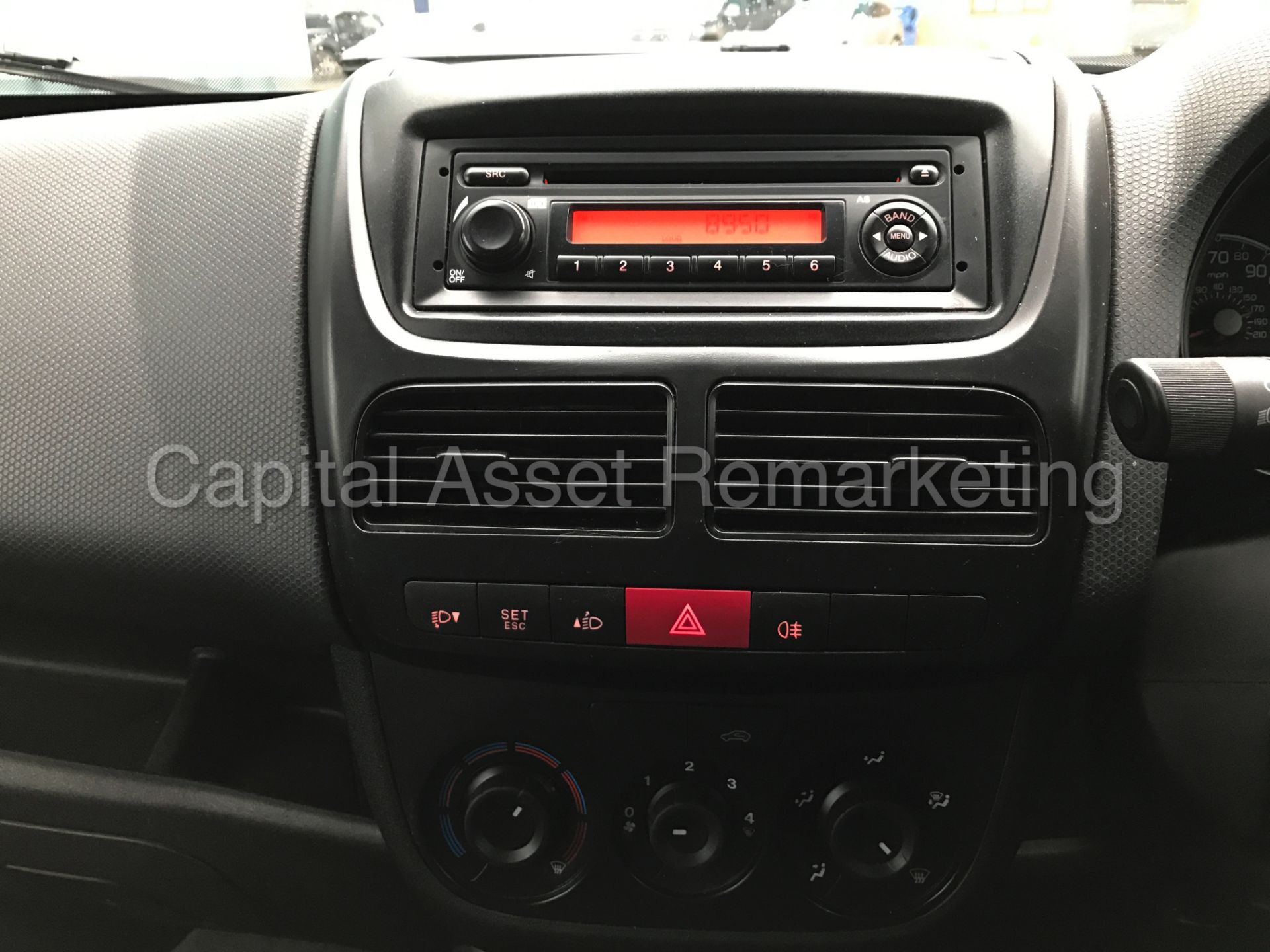 FIAT DOBLO 16V SWB (2014 MODEL) '1.3 MULTI-JET - DIESEL - 5 SPEED' (1 COMPANY OWNER) **LOW MILES** - Image 19 of 20