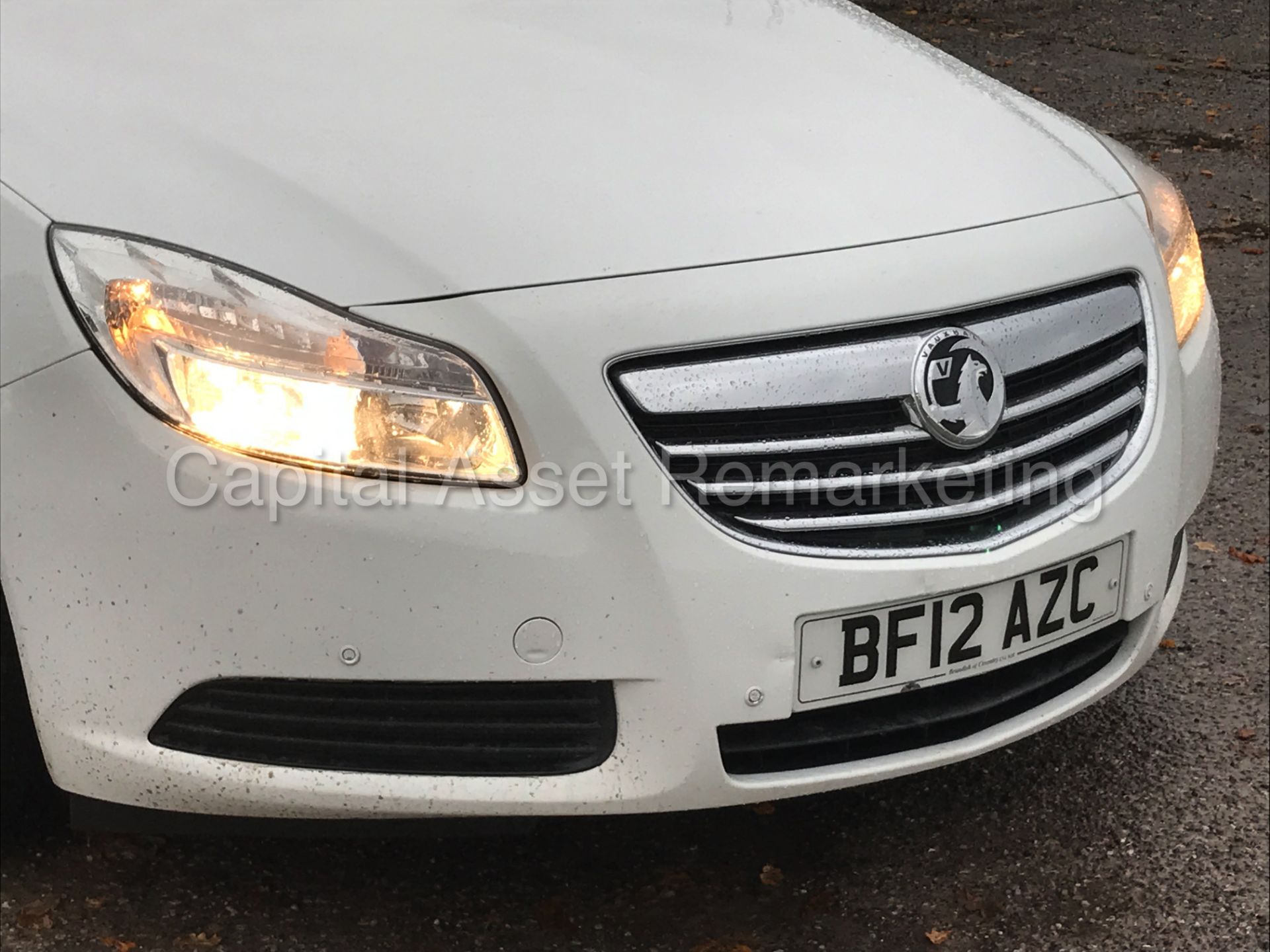 VAUXHALL INSIGNIA 'EXCLUSIVE' (2012) '2.0 CDTI - 6 SPEED - STOP/START - AIR CON' *1 FORMER KEEPER* - Image 12 of 26