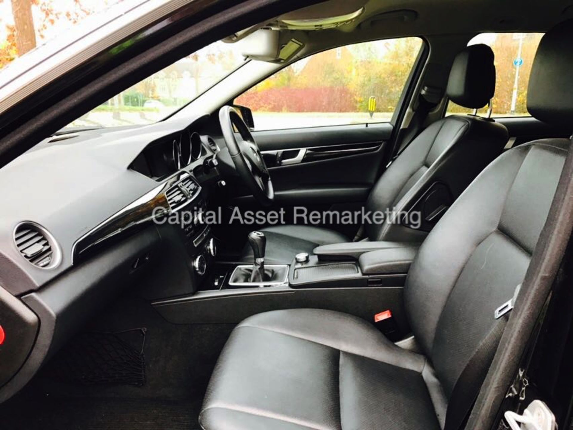 MERCEDES C220CDI "SE EXECUTIVE" ESTATE - 1 OWNER - FSH - LEATHER -SAT NAV - MASSIVE SPEC- 2013 MODEL - Image 13 of 21