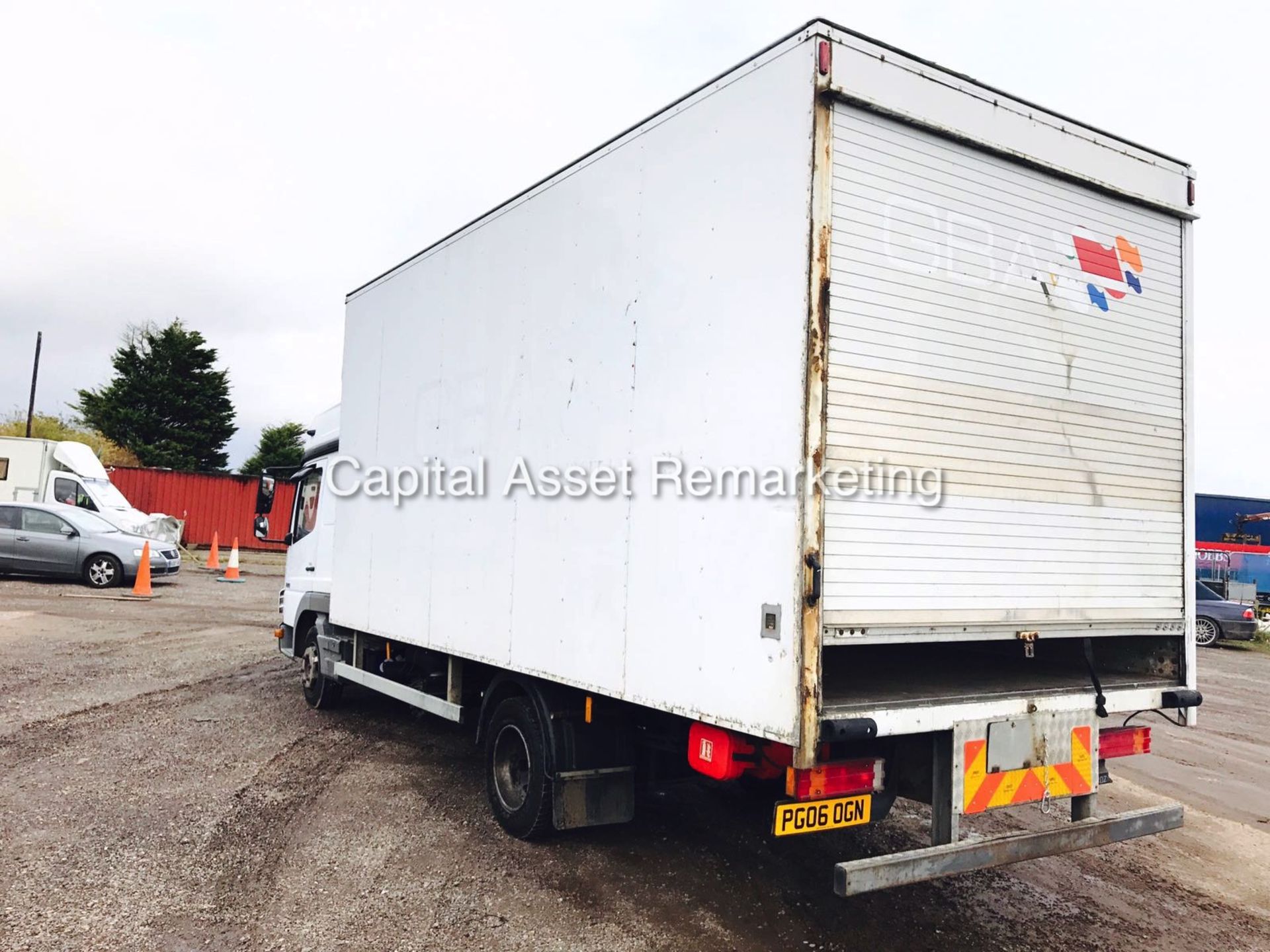 ON SALE MERCEDES ATEGO 818 - SLEEPER CAB - 06 REG - 1 OWNER - LWB BOX VAN WITH ROLLER SHUTTER - - Image 4 of 14