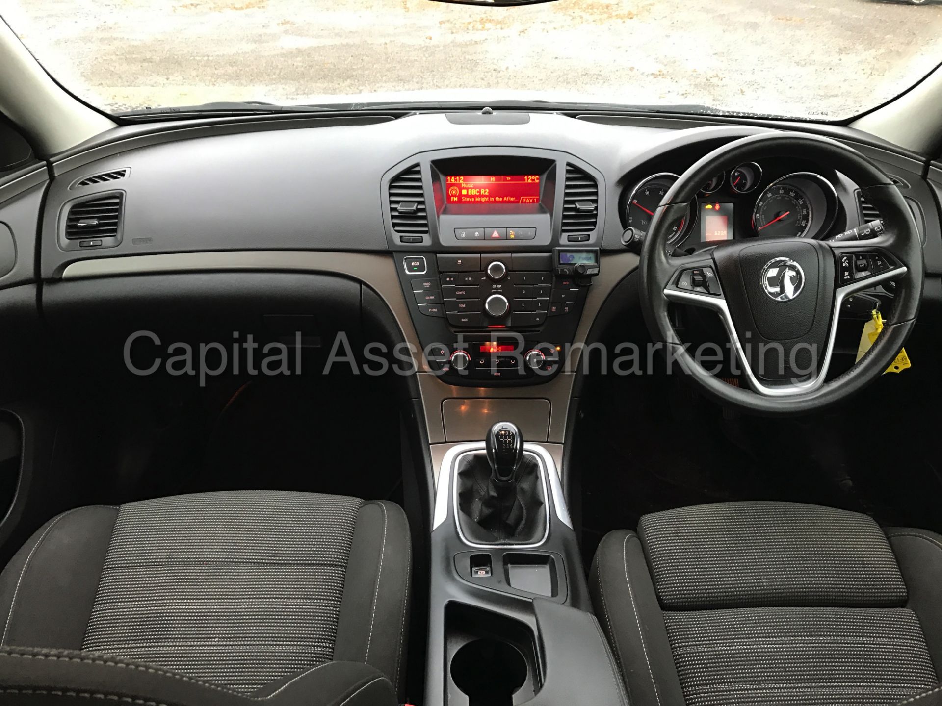 VAUXHALL INSIGNIA 'EXCLUSIVE' (2012) '2.0 CDTI - 6 SPEED - STOP/START - AIR CON' *1 FORMER KEEPER* - Image 18 of 26