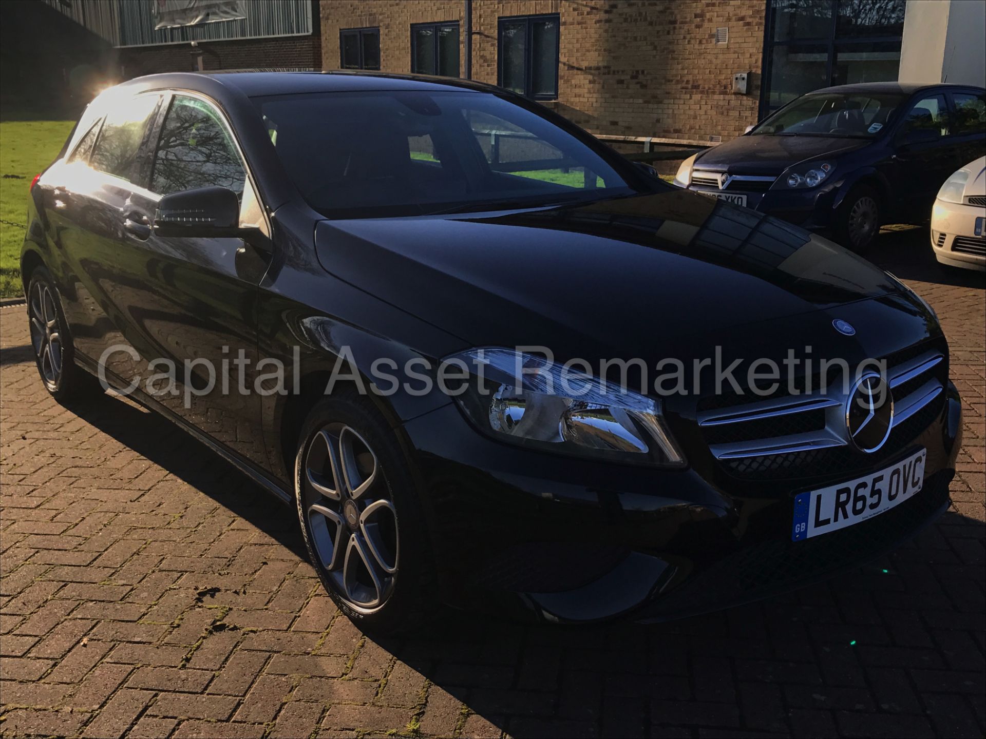 (ON SALE) MERCEDES A200CDI 'SPORT EDITION' (2016 MODEL) '7G AUTO -STOP / START -SAT NAV'FULLY LOADED - Image 7 of 27
