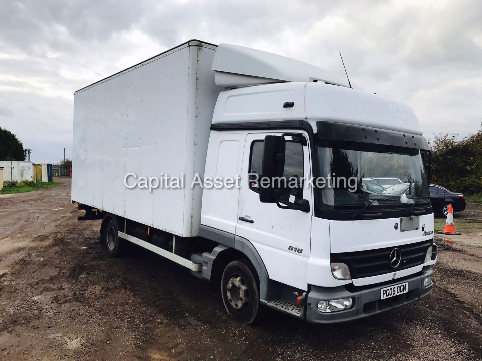 ON SALE MERCEDES ATEGO 818 - SLEEPER CAB - 06 REG - 1 OWNER - LWB BOX VAN WITH ROLLER SHUTTER -