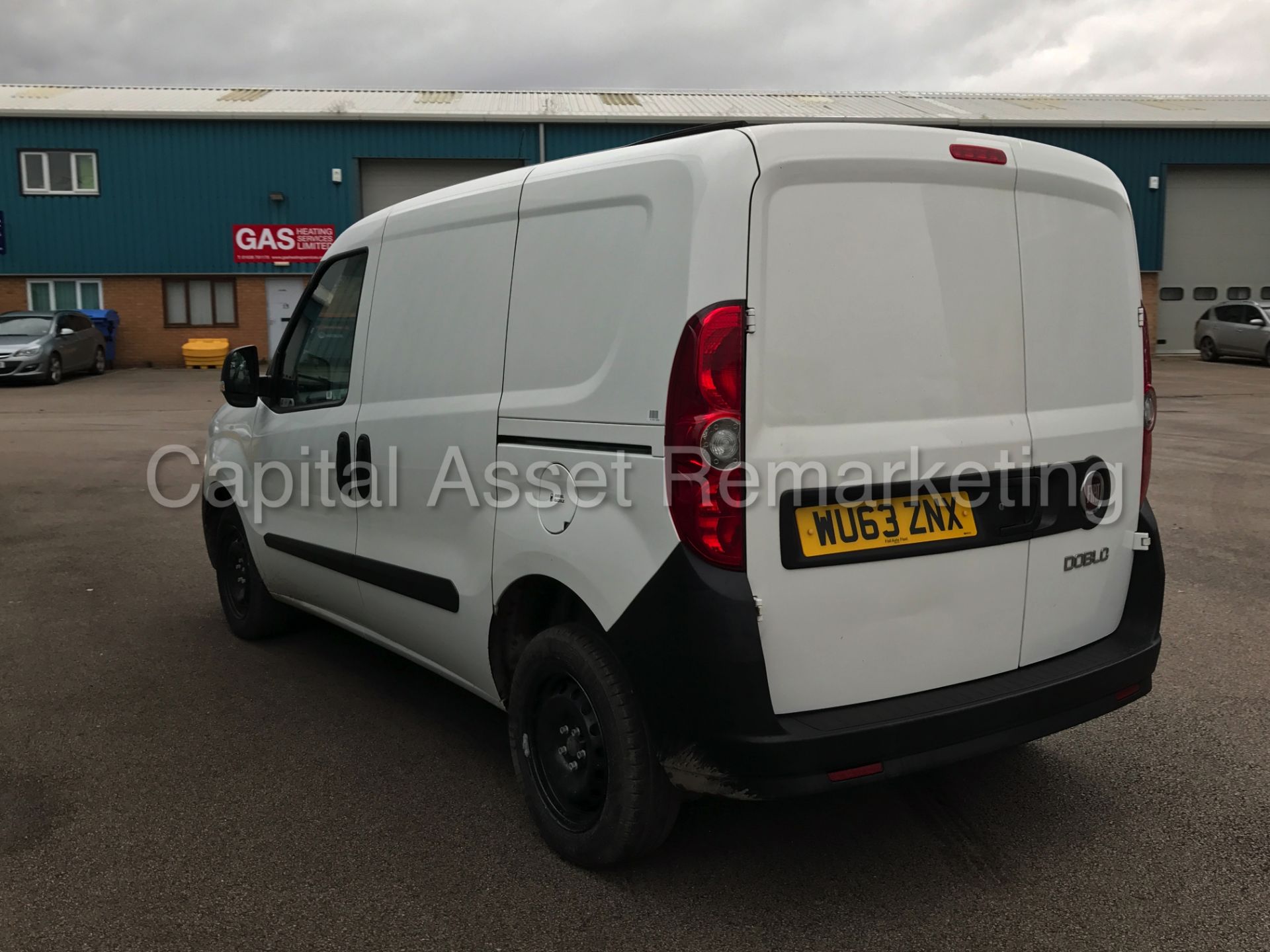 FIAT DOBLO 16V SWB (2014 MODEL) '1.3 MULTI-JET - DIESEL - 5 SPEED' (1 COMPANY OWNER) **LOW MILES** - Image 6 of 20