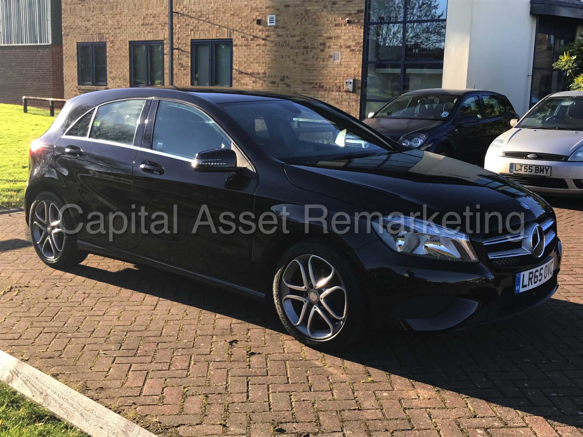 (ON SALE) MERCEDES A200CDI 'SPORT EDITION' (2016 MODEL) '7G AUTO -STOP / START -SAT NAV'FULLY LOADED - Image 6 of 27