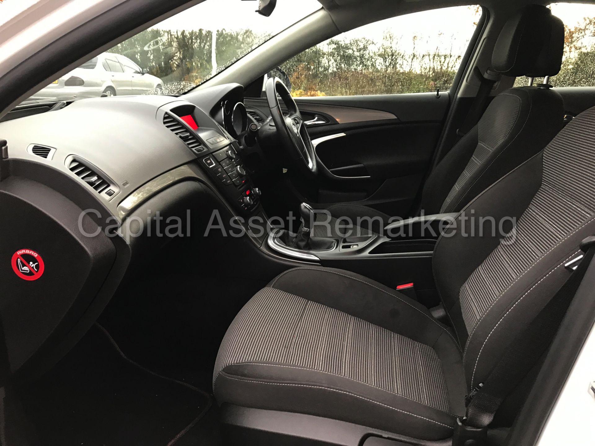 VAUXHALL INSIGNIA 'EXCLUSIVE' (2012) '2.0 CDTI - 6 SPEED - STOP/START - AIR CON' *1 FORMER KEEPER* - Image 24 of 26