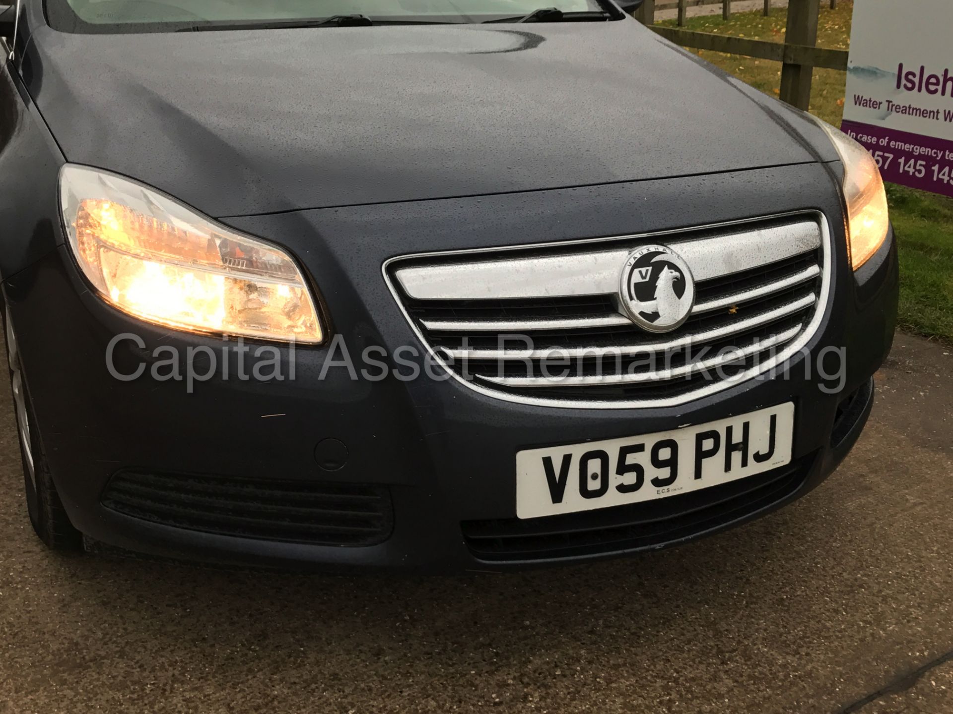 VAUXHALL INSIGNIA 'EXCLUSIVE' 5 DOOR - ESTATE (2010 MODEL) '2.0 CDTI - 160 PS - 6 SPEED' (NO VAT) - Image 9 of 26