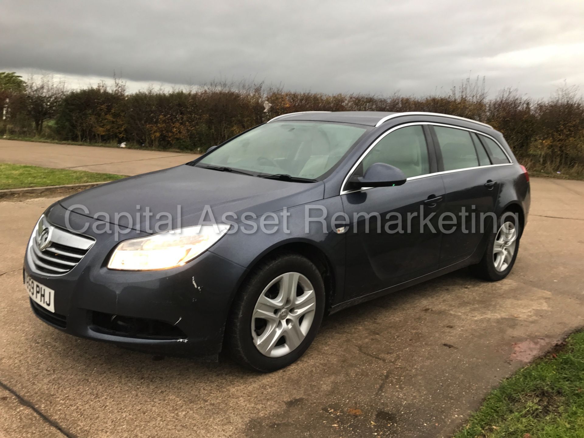 VAUXHALL INSIGNIA 'EXCLUSIVE' 5 DOOR - ESTATE (2010 MODEL) '2.0 CDTI - 160 PS - 6 SPEED' (NO VAT) - Image 4 of 26