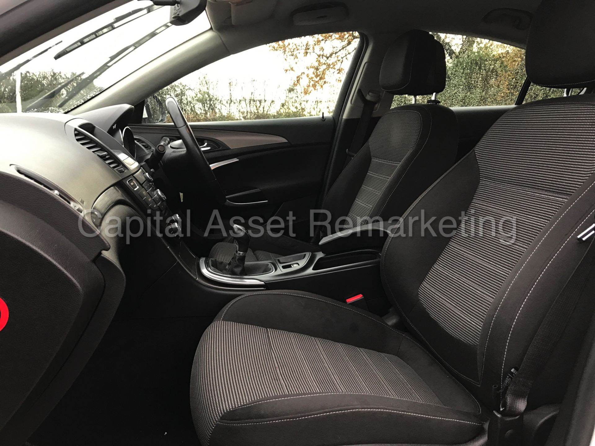 VAUXHALL INSIGNIA 'EXCLUSIVE' (2012) '2.0 CDTI - 6 SPEED - STOP/START - AIR CON' *1 FORMER KEEPER* - Image 14 of 26