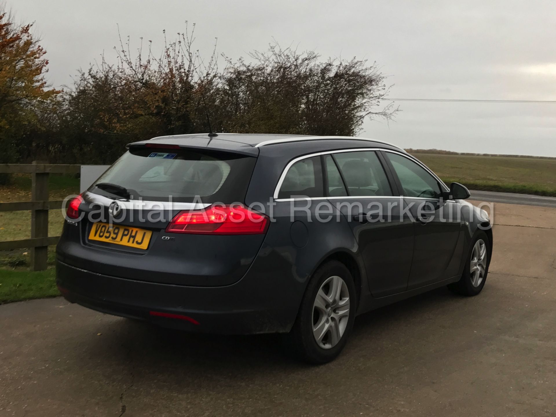 VAUXHALL INSIGNIA 'EXCLUSIVE' 5 DOOR - ESTATE (2010 MODEL) '2.0 CDTI - 160 PS - 6 SPEED' (NO VAT) - Image 7 of 26