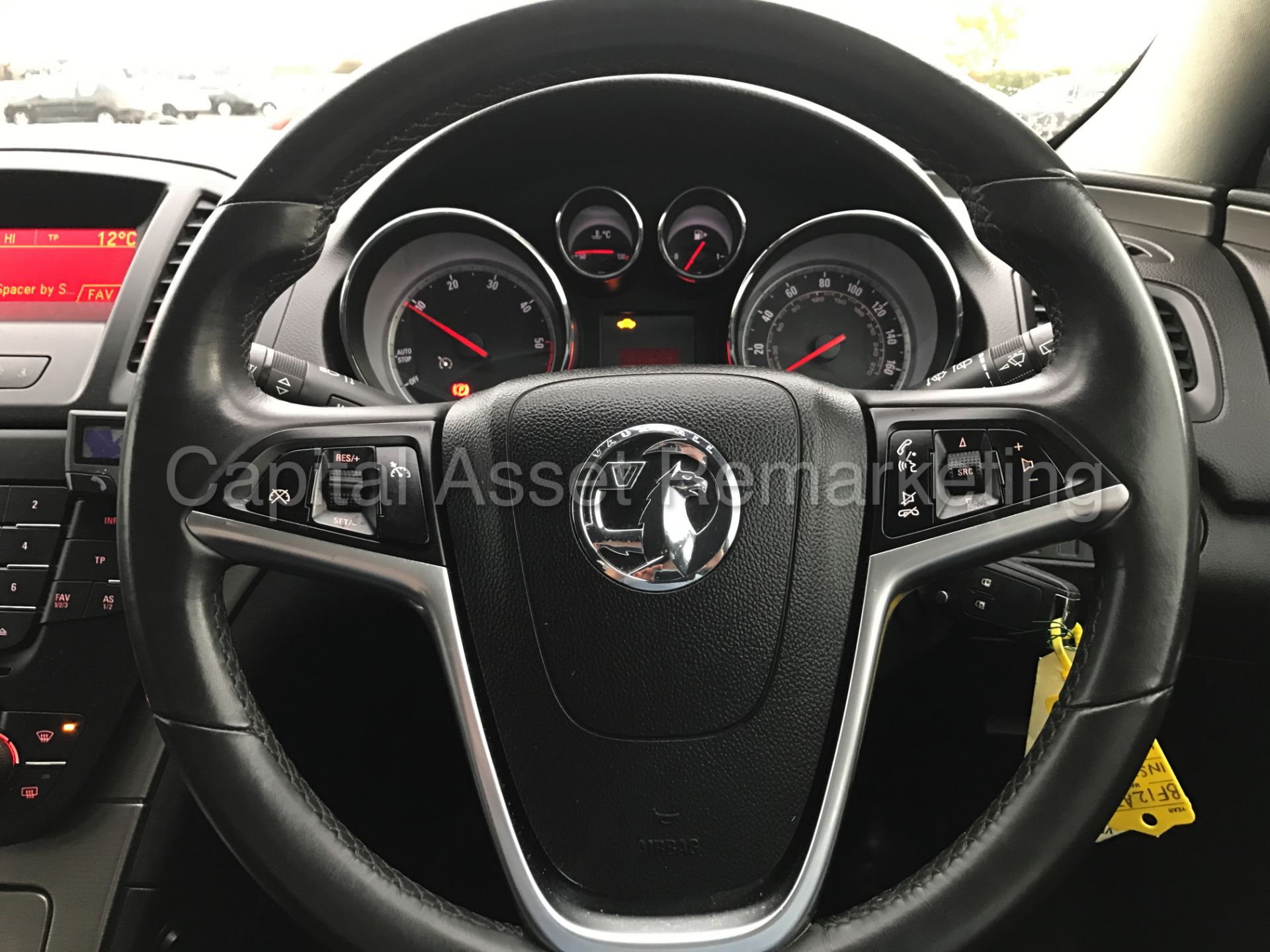VAUXHALL INSIGNIA 'EXCLUSIVE' (2012) '2.0 CDTI - 6 SPEED - STOP/START - AIR CON' *1 FORMER KEEPER* - Image 11 of 26