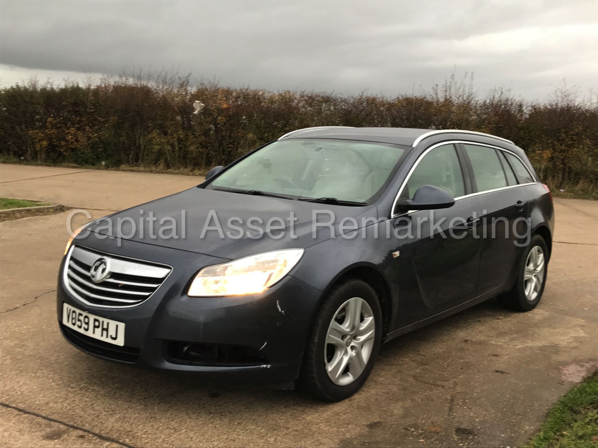 VAUXHALL INSIGNIA 'EXCLUSIVE' 5 DOOR - ESTATE (2010 MODEL) '2.0 CDTI - 160 PS - 6 SPEED' (NO VAT) - Image 3 of 26