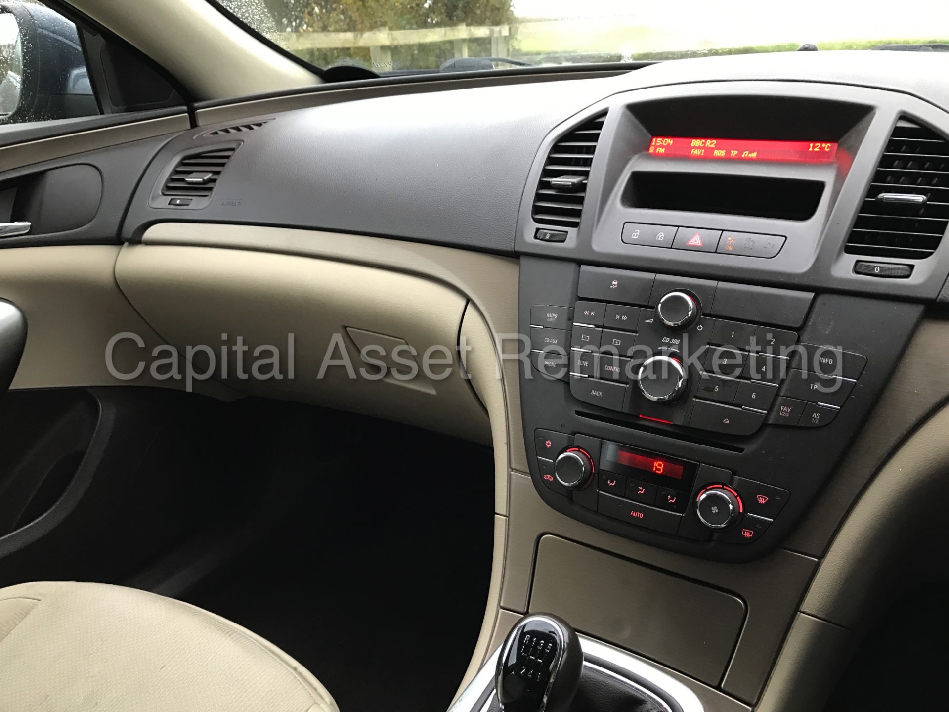 VAUXHALL INSIGNIA 'EXCLUSIVE' 5 DOOR - ESTATE (2010 MODEL) '2.0 CDTI - 160 PS - 6 SPEED' (NO VAT) - Image 22 of 26